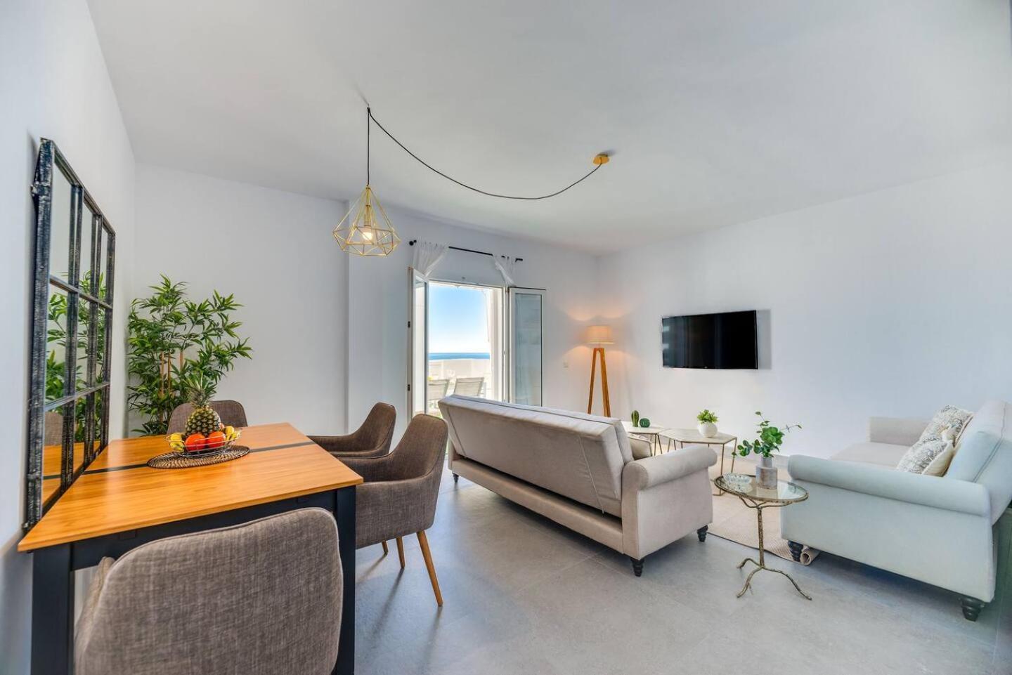 VACATION MARBELLA I Banus Waterfront Penthouse Marina, Sea View, Beachfront