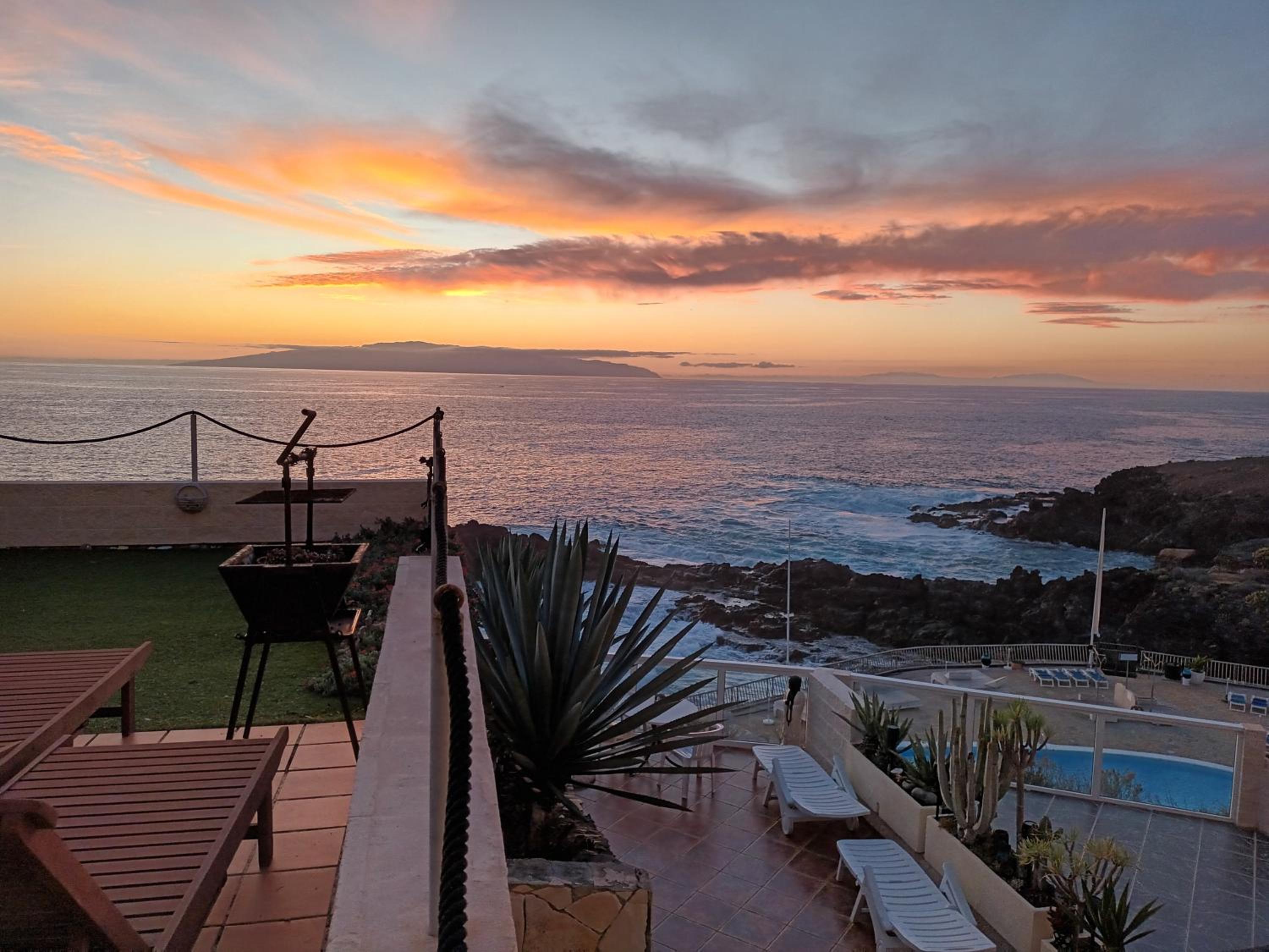 Great oportunity Costa Adeje Holiday apartment first sea line Free Wifi