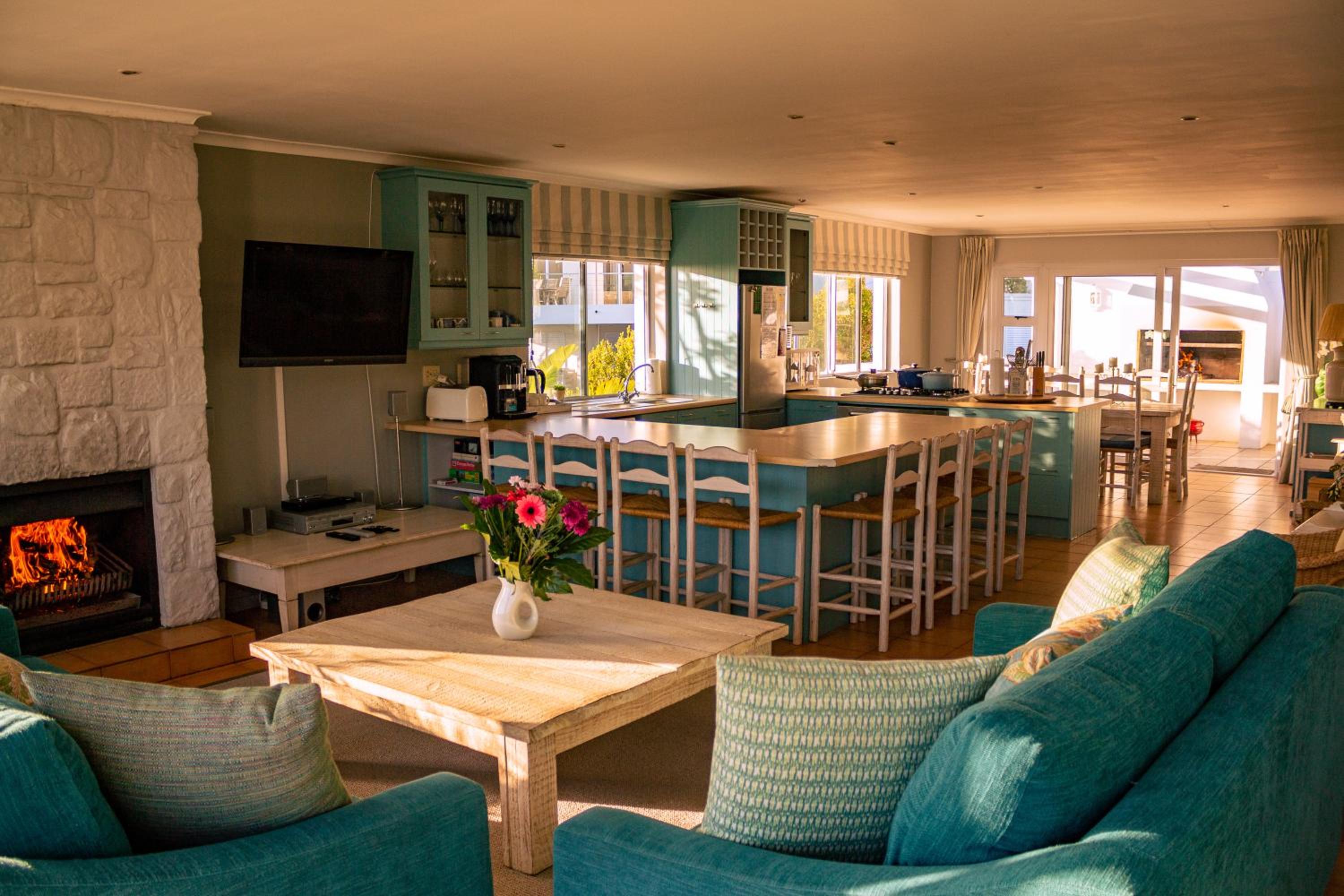 Hermanus Family Getaway - Near The Beach, Hermanus, photo 2 of 24