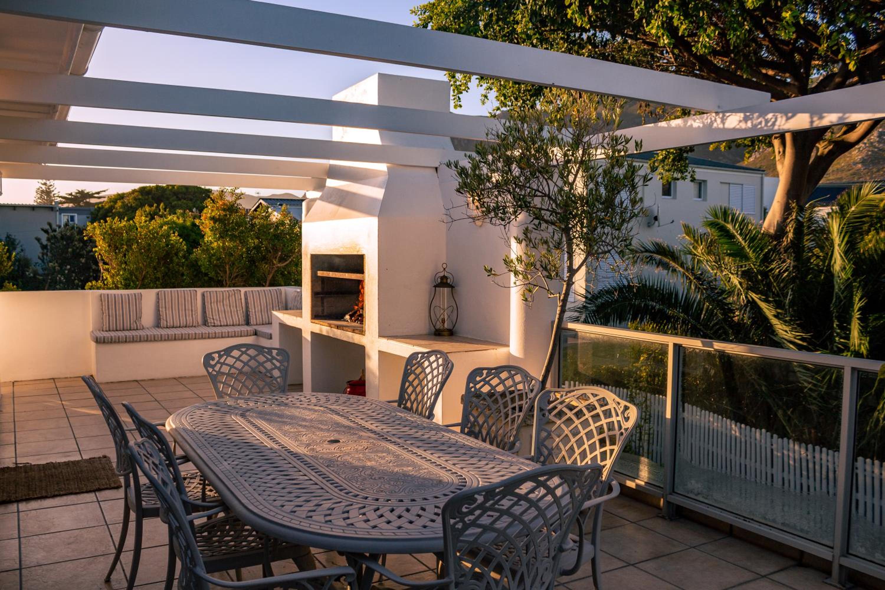 Hermanus Family Getaway - Near The Beach, Hermanus, photo 3 of 24
