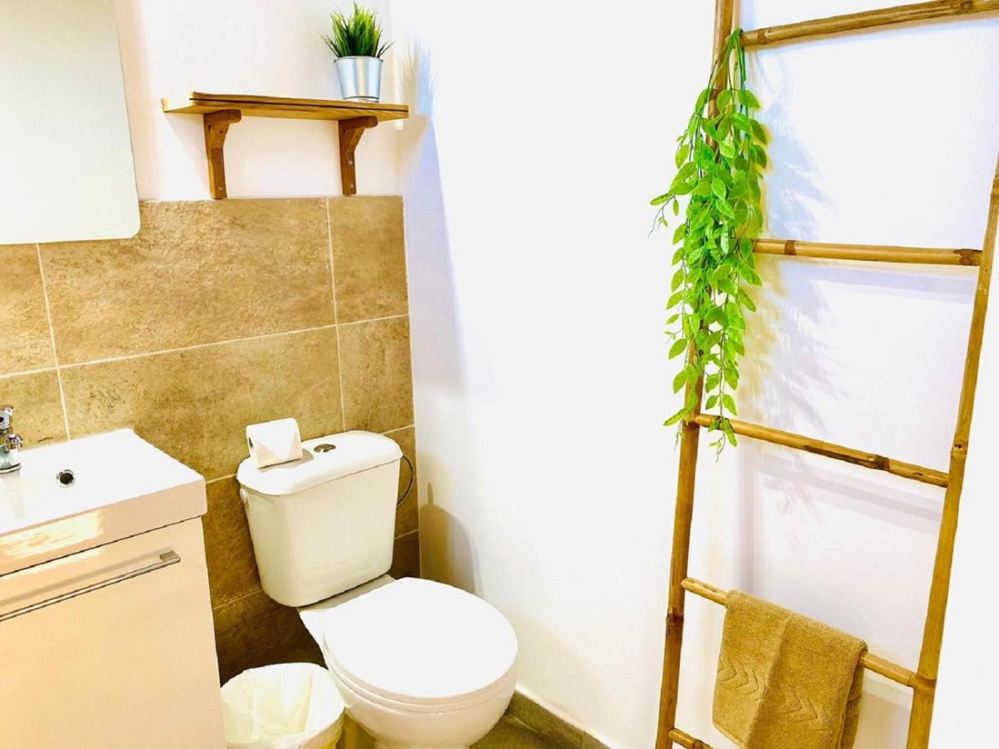 Bernegal Maday, Heated Bathtub Piscina y Jardin by Deihu Experiences