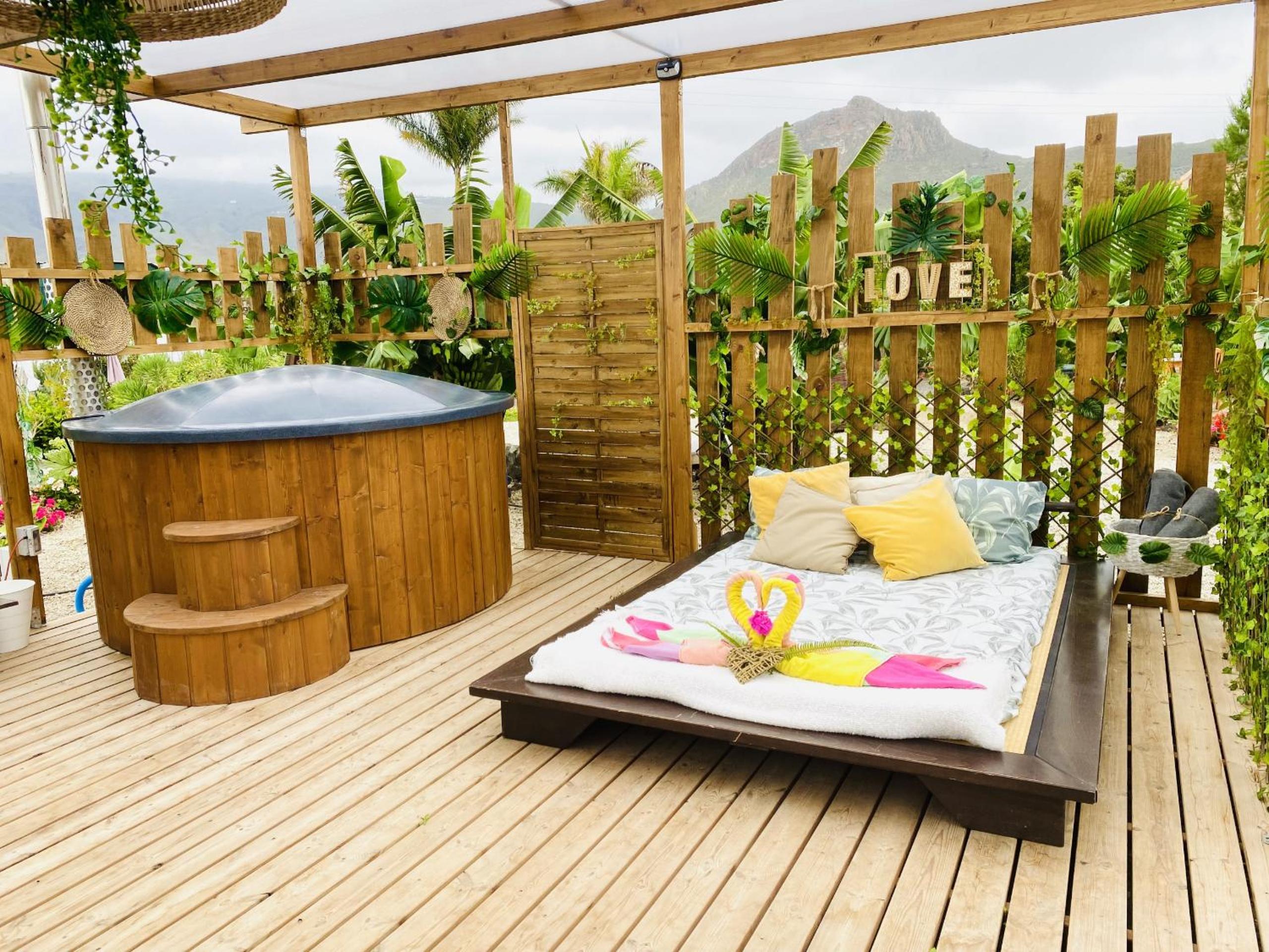 Bernegal Maday, Heated Bathtub Piscina y Jardin by Deihu Experiences