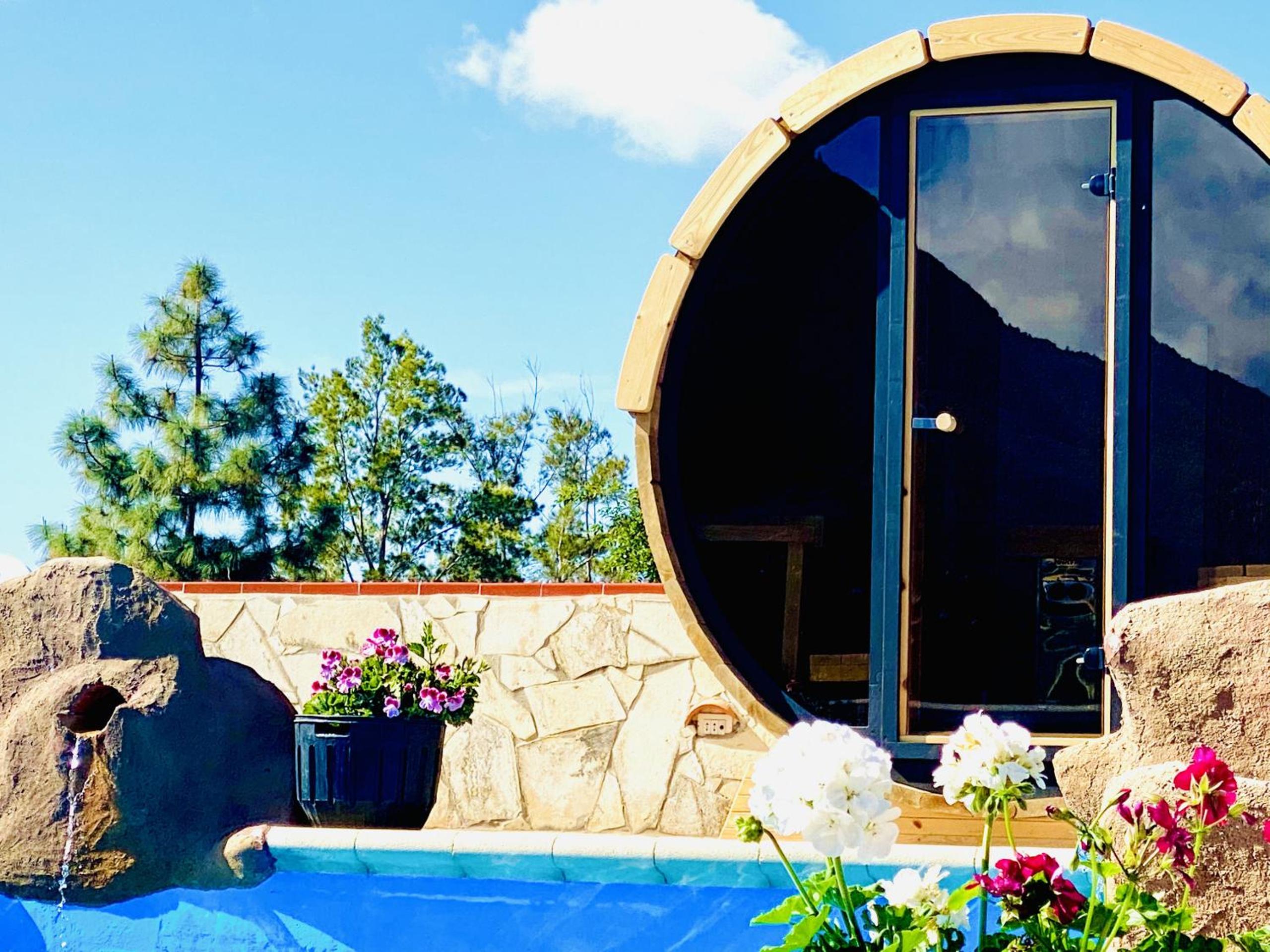 Bernegal Maday, Heated Bathtub Piscina y Jardin by Deihu Experiences