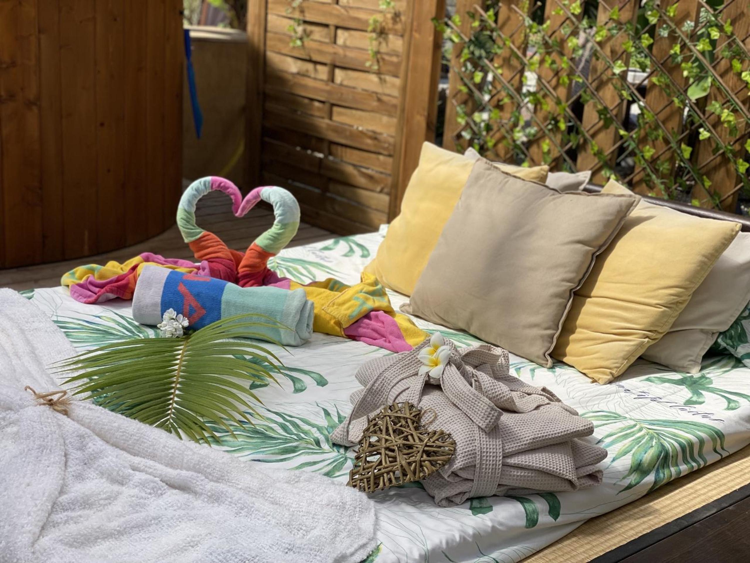 Lykke Suite Spa Piscina y Jardín by Deihu Experiences