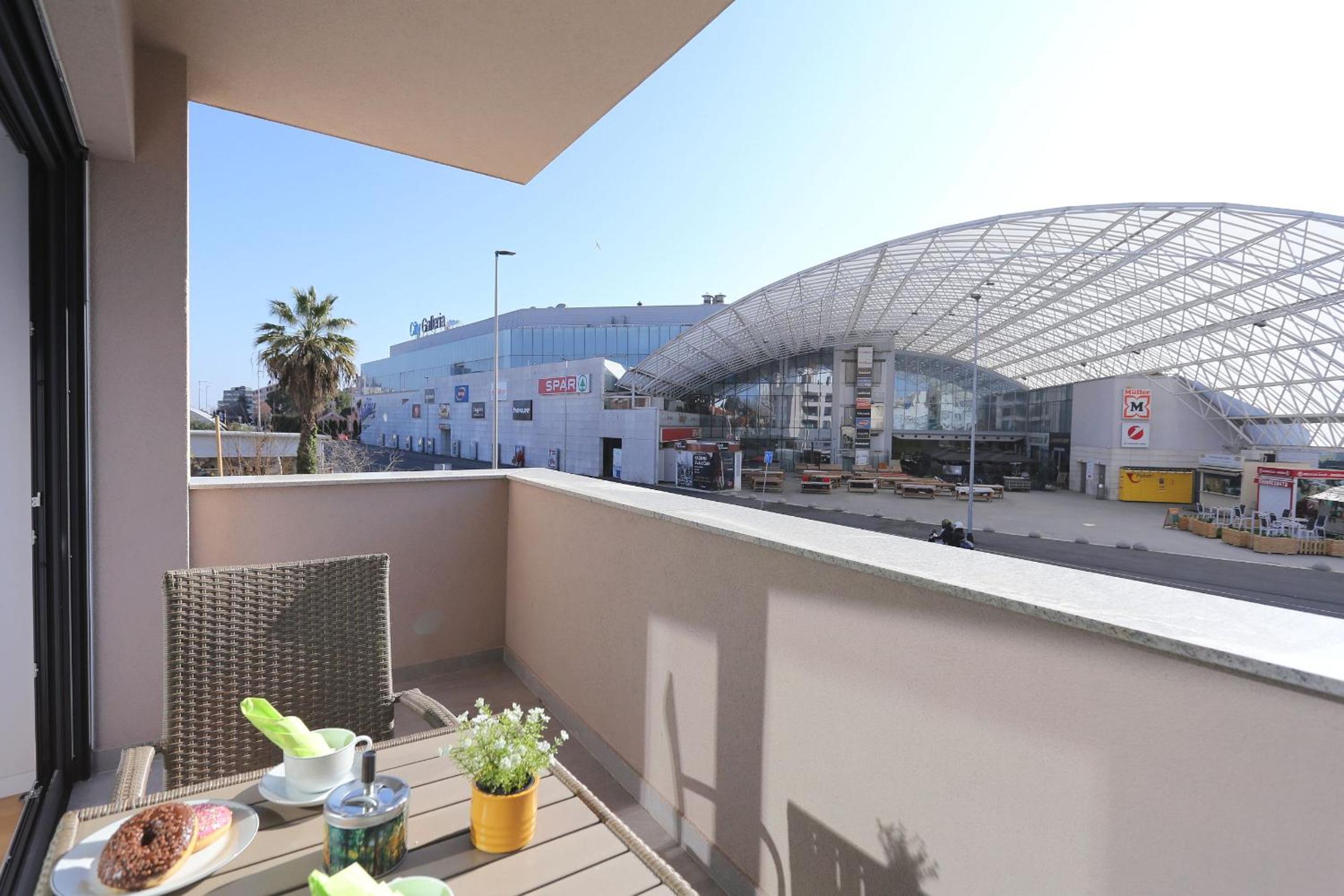 Apartments Perla with free parking view 3