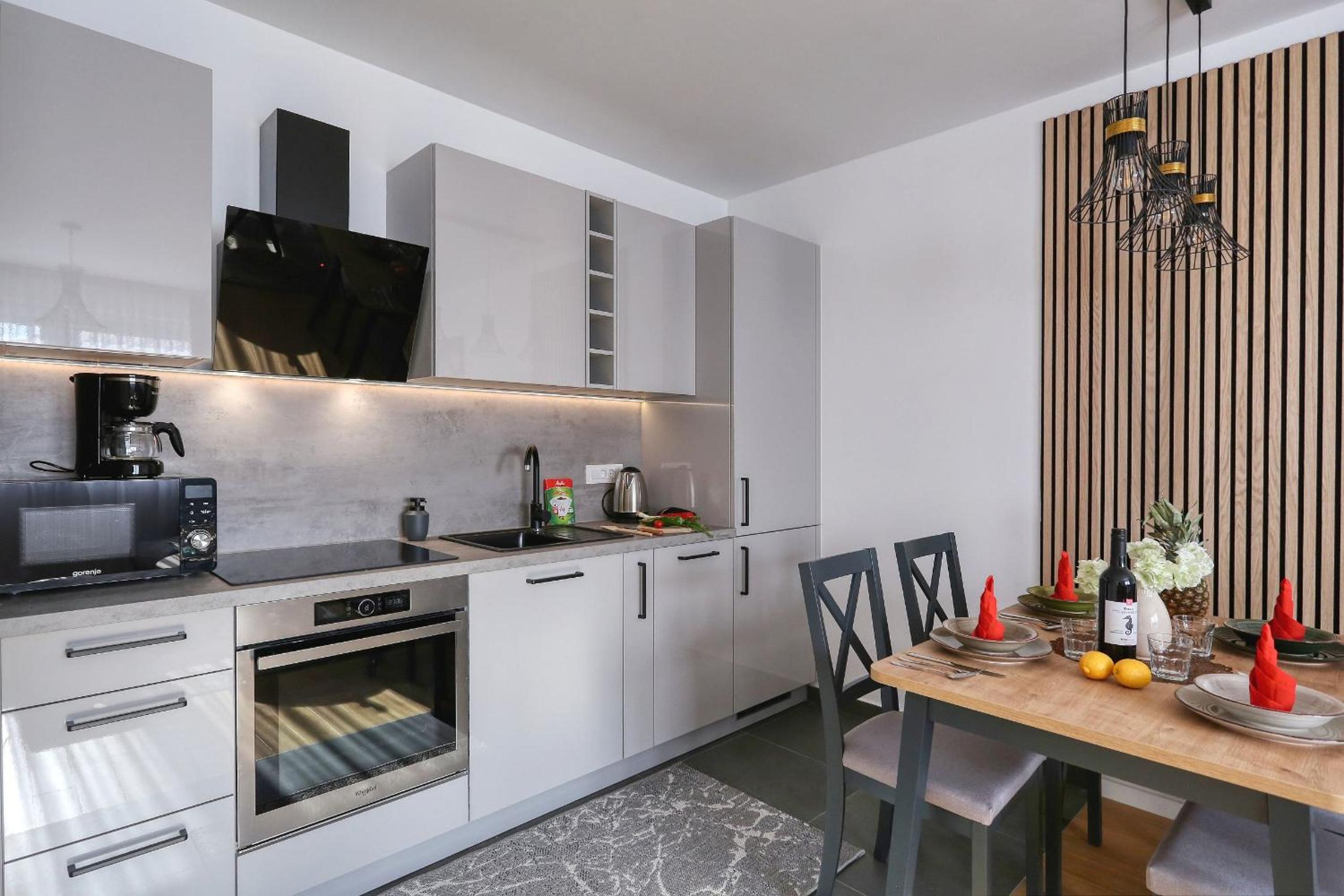 Apartments Perla with free parking view 4