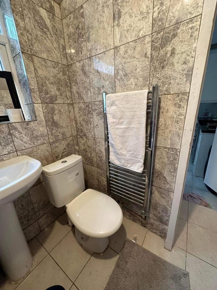 Luton Town House Near AIRPORT view 2