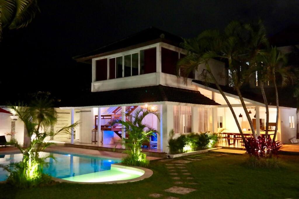 White Moon - Dream 5br Villa in Legian close to the Beach