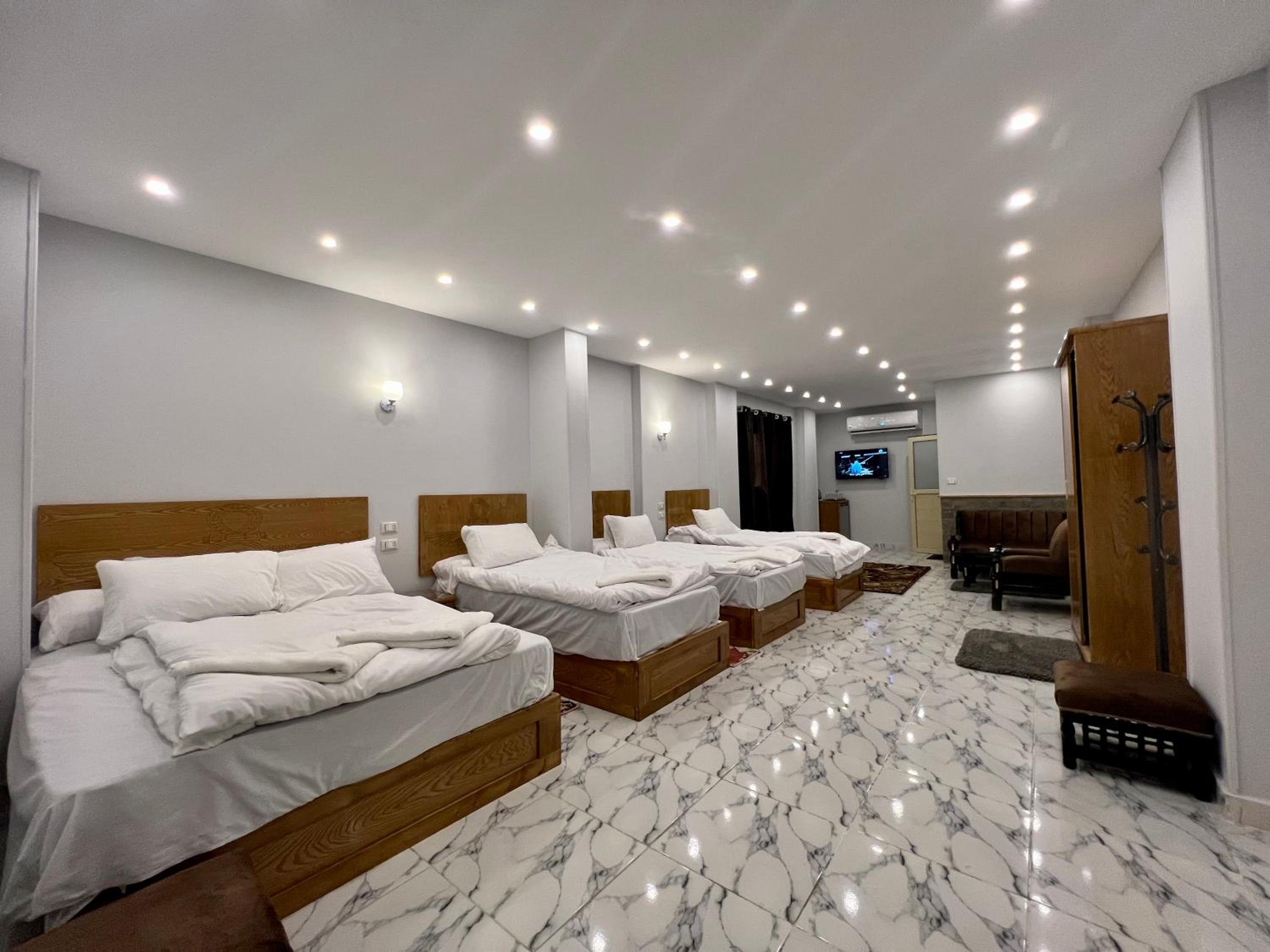 Life Pyramids Inn