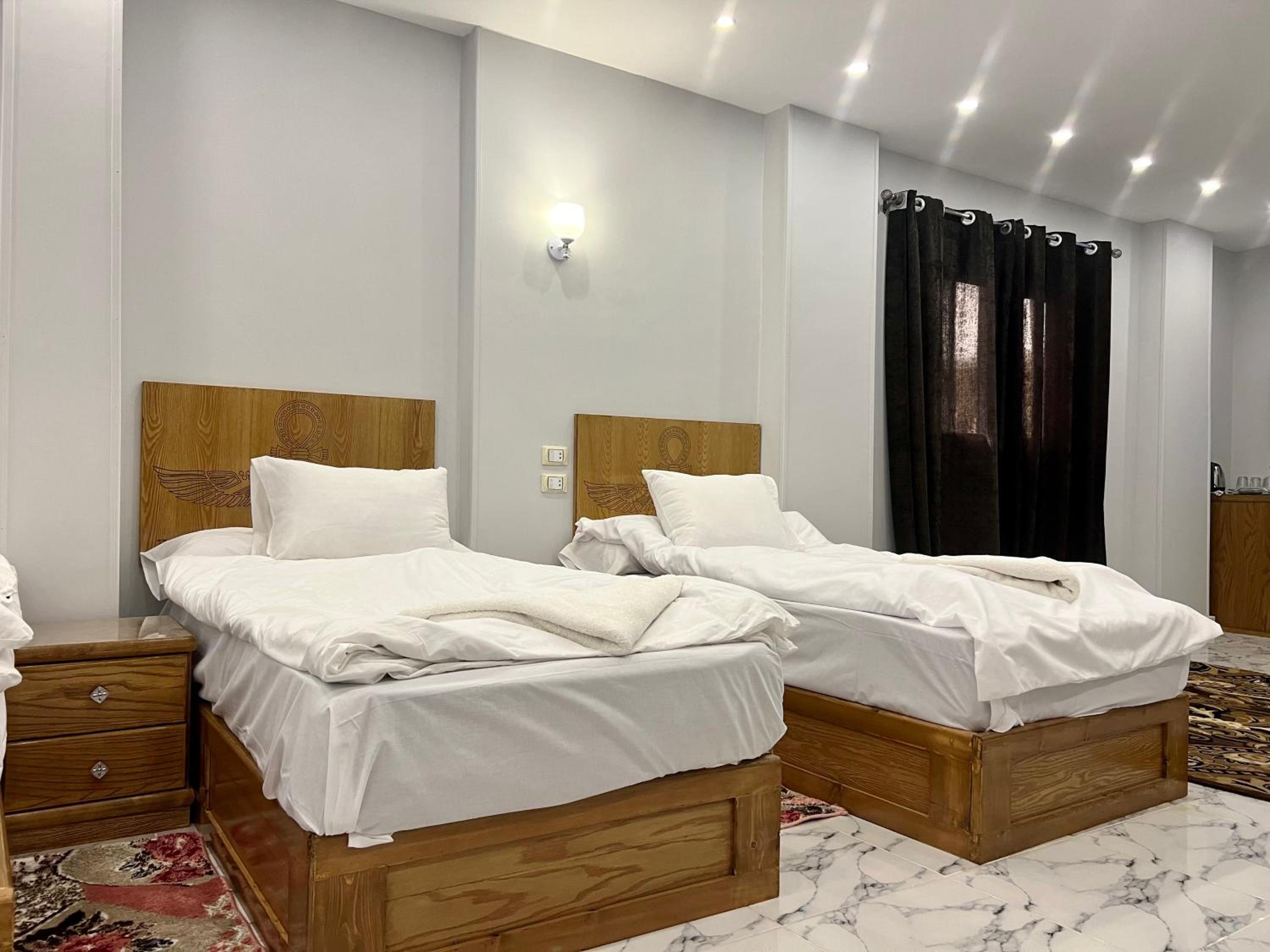 Life Pyramids Inn