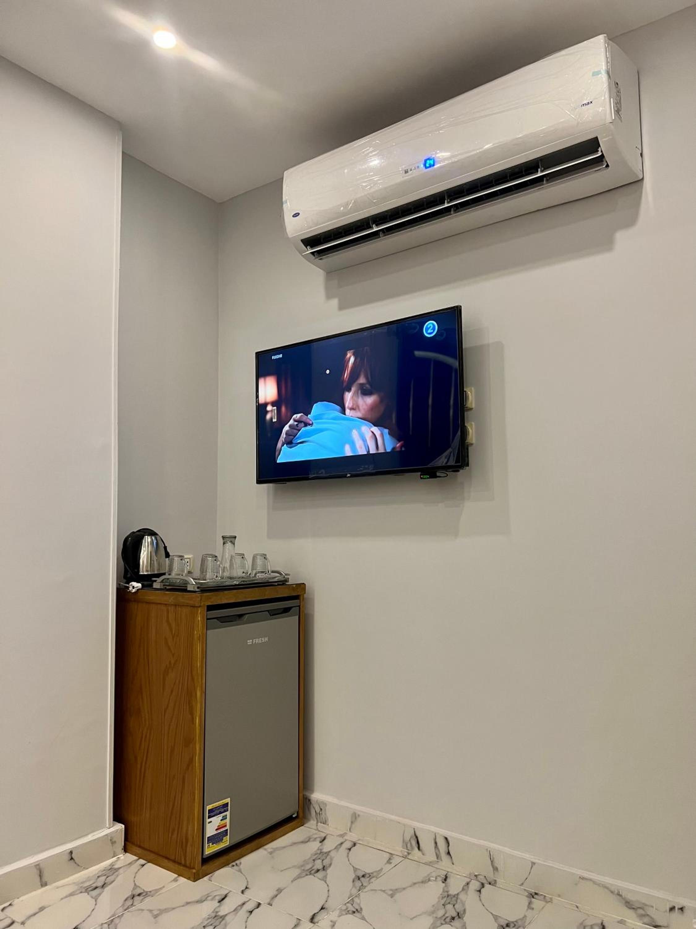Life Pyramids Inn