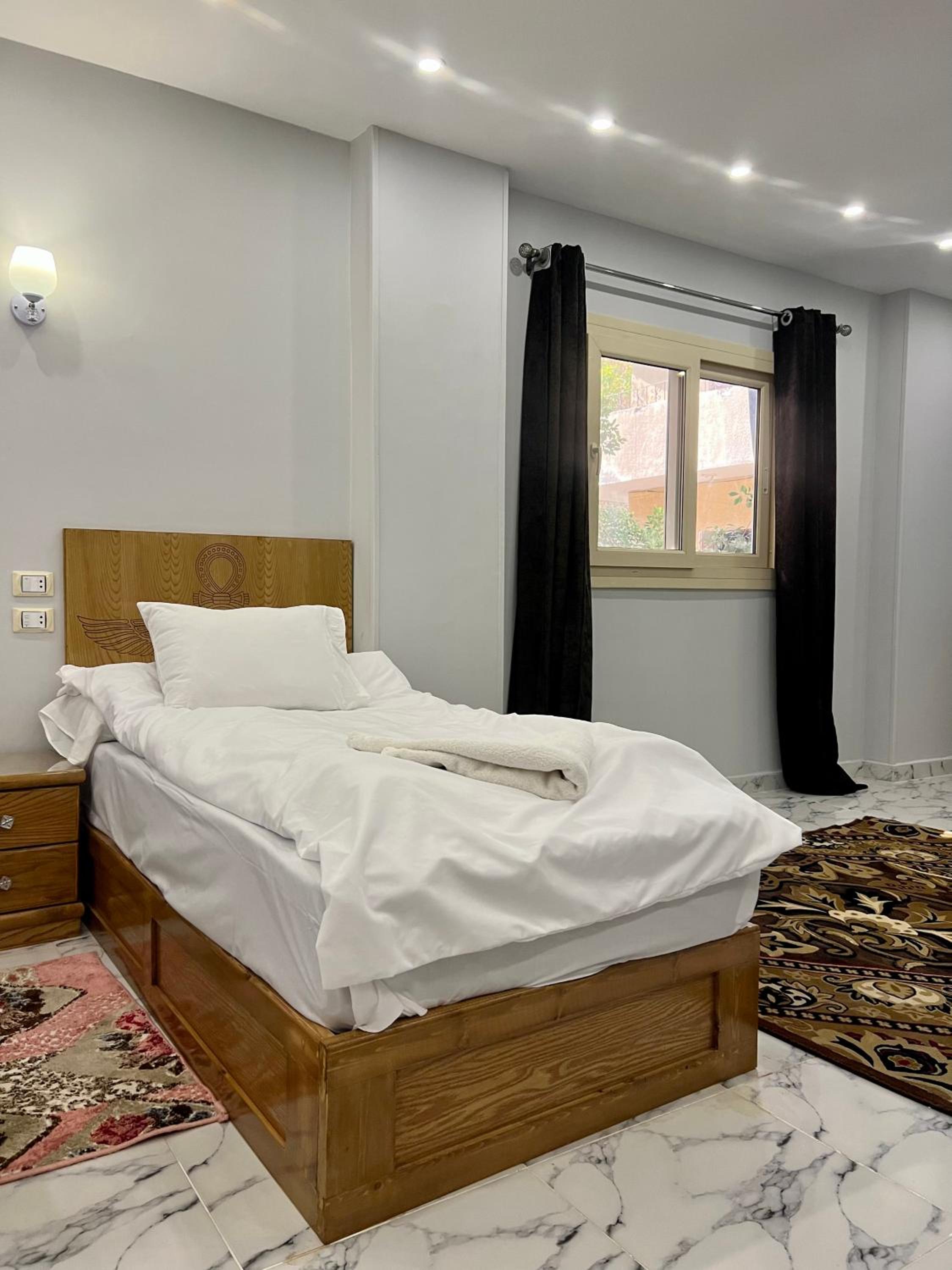 Life Pyramids Inn