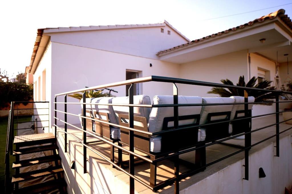 Preciosa casa blanca junto playa