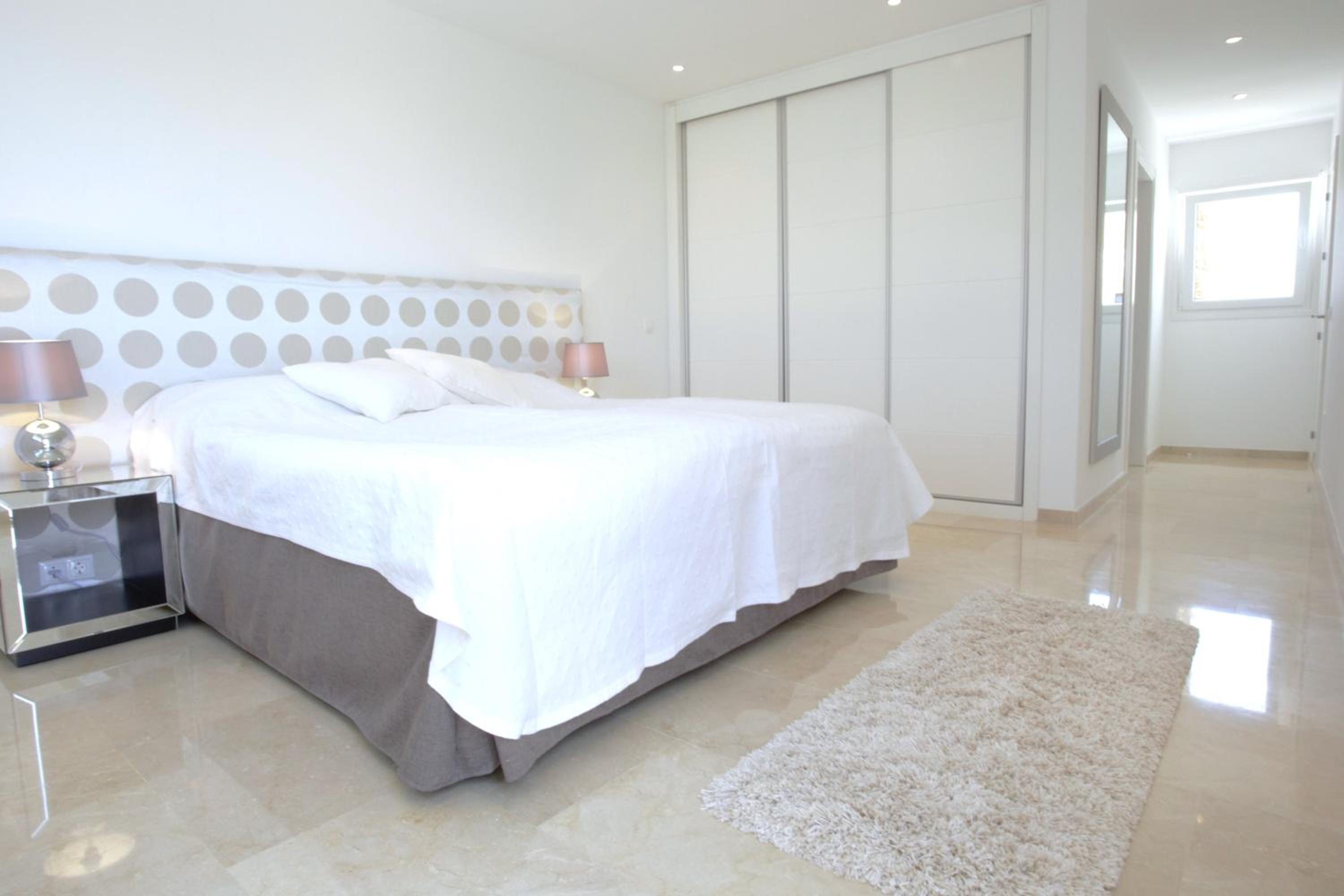 Marbella Vacations - Exquisite Villa Near Beach - Heated Pool - Property Image 6