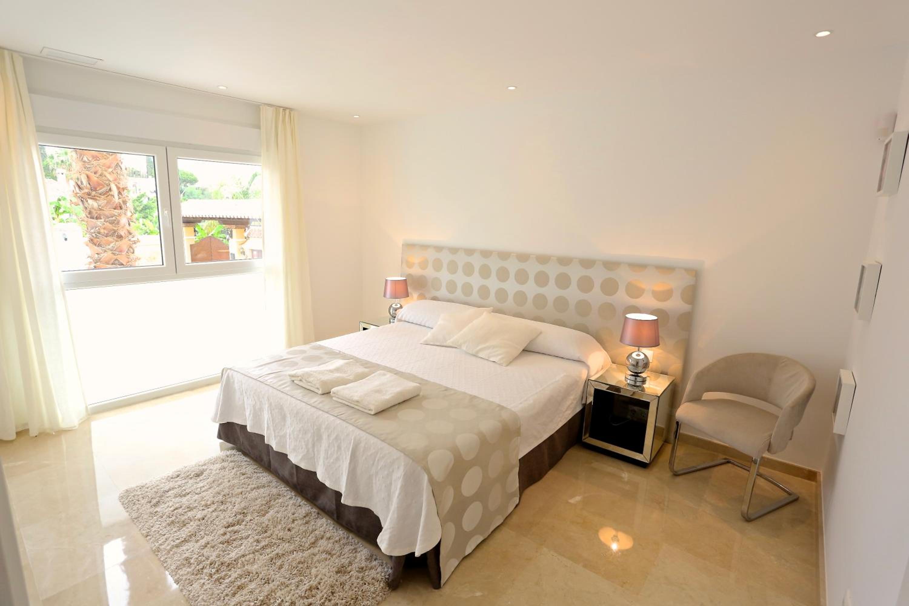 Marbella Vacations - Exquisite Villa Near Beach - Heated Pool - Property Image 7