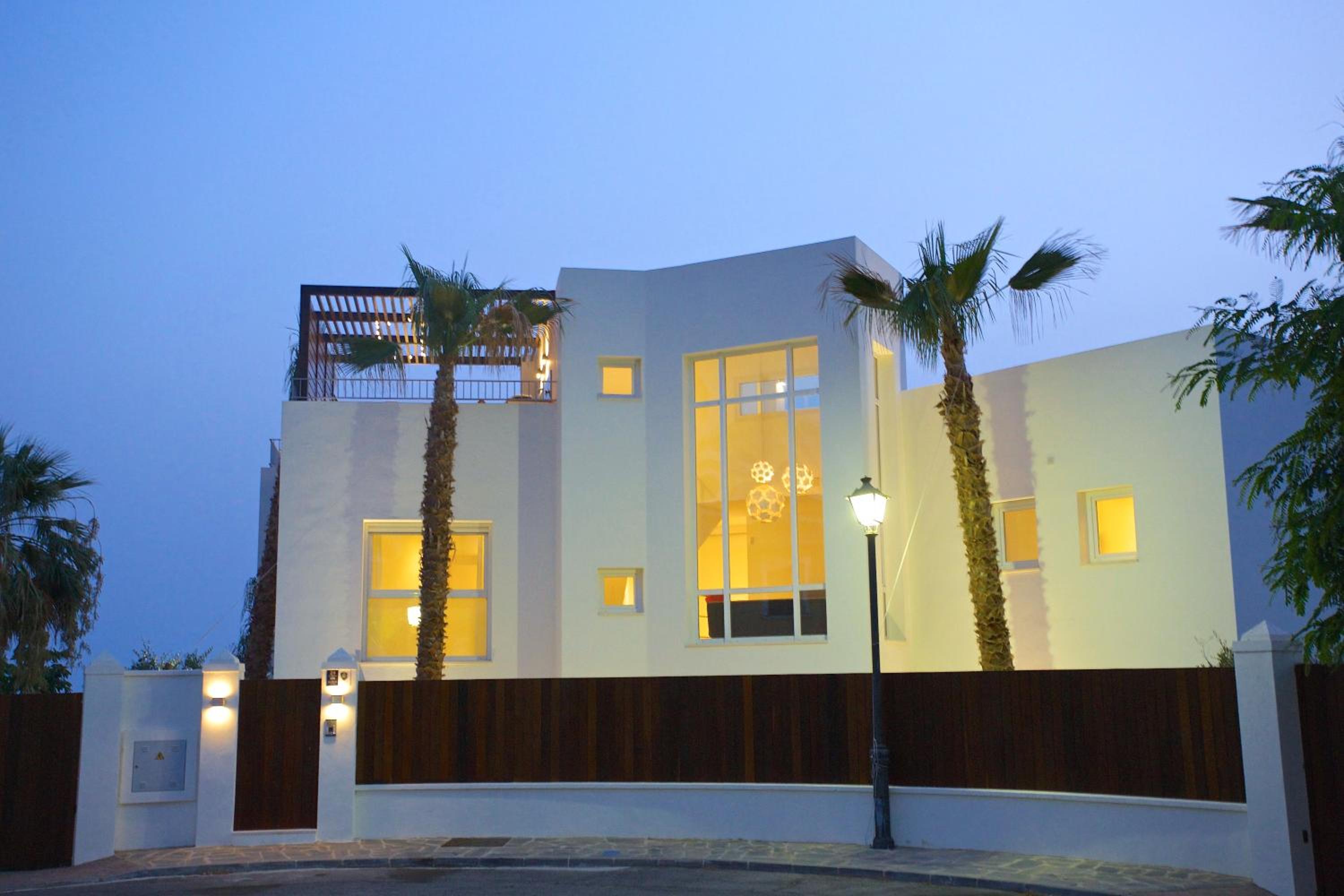 Marbella Vacations - Exquisite Villa Near Beach - Heated Pool - Property Image 24