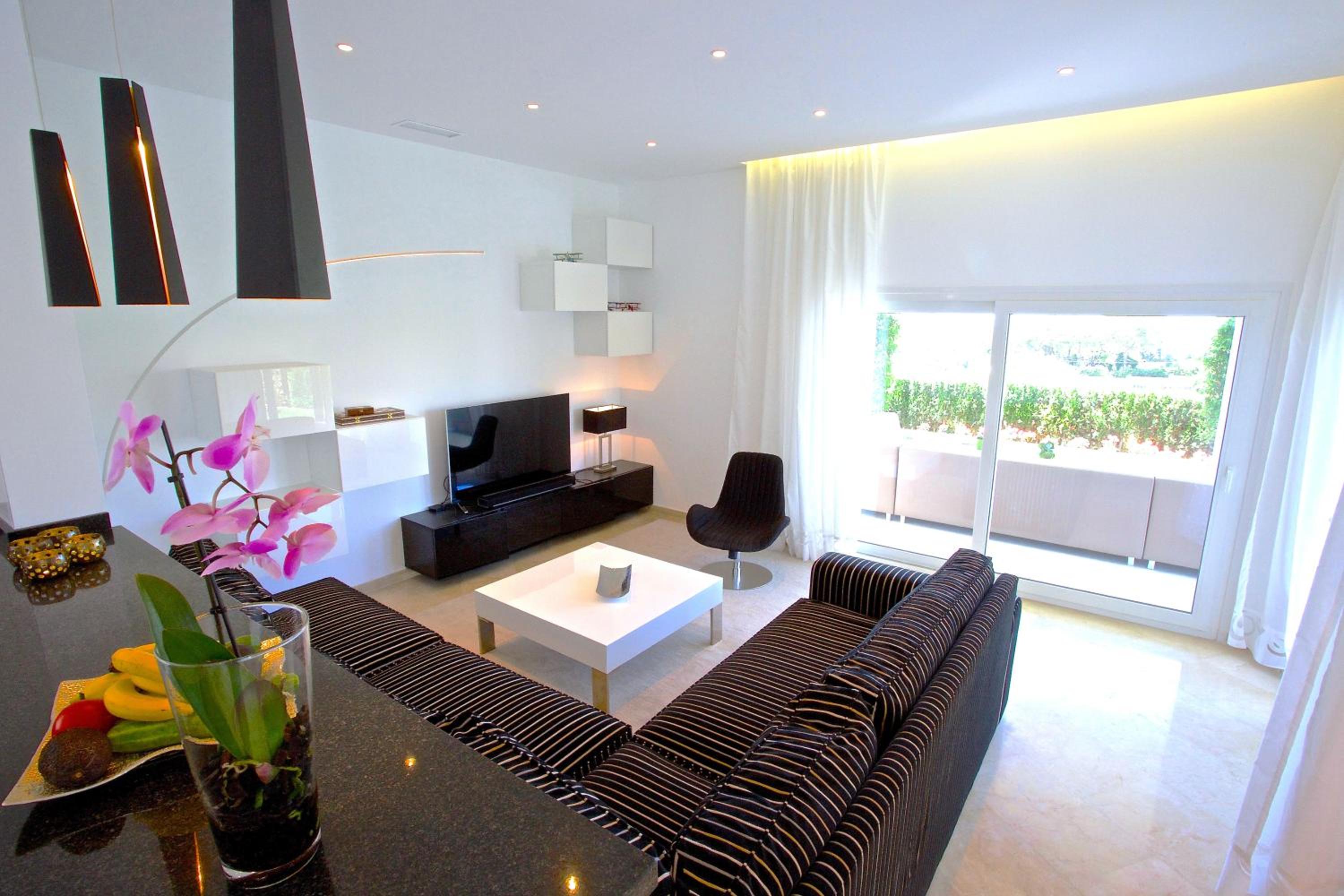 Marbella Vacations - Exquisite Villa Near Beach - Heated Pool - Property Image 42