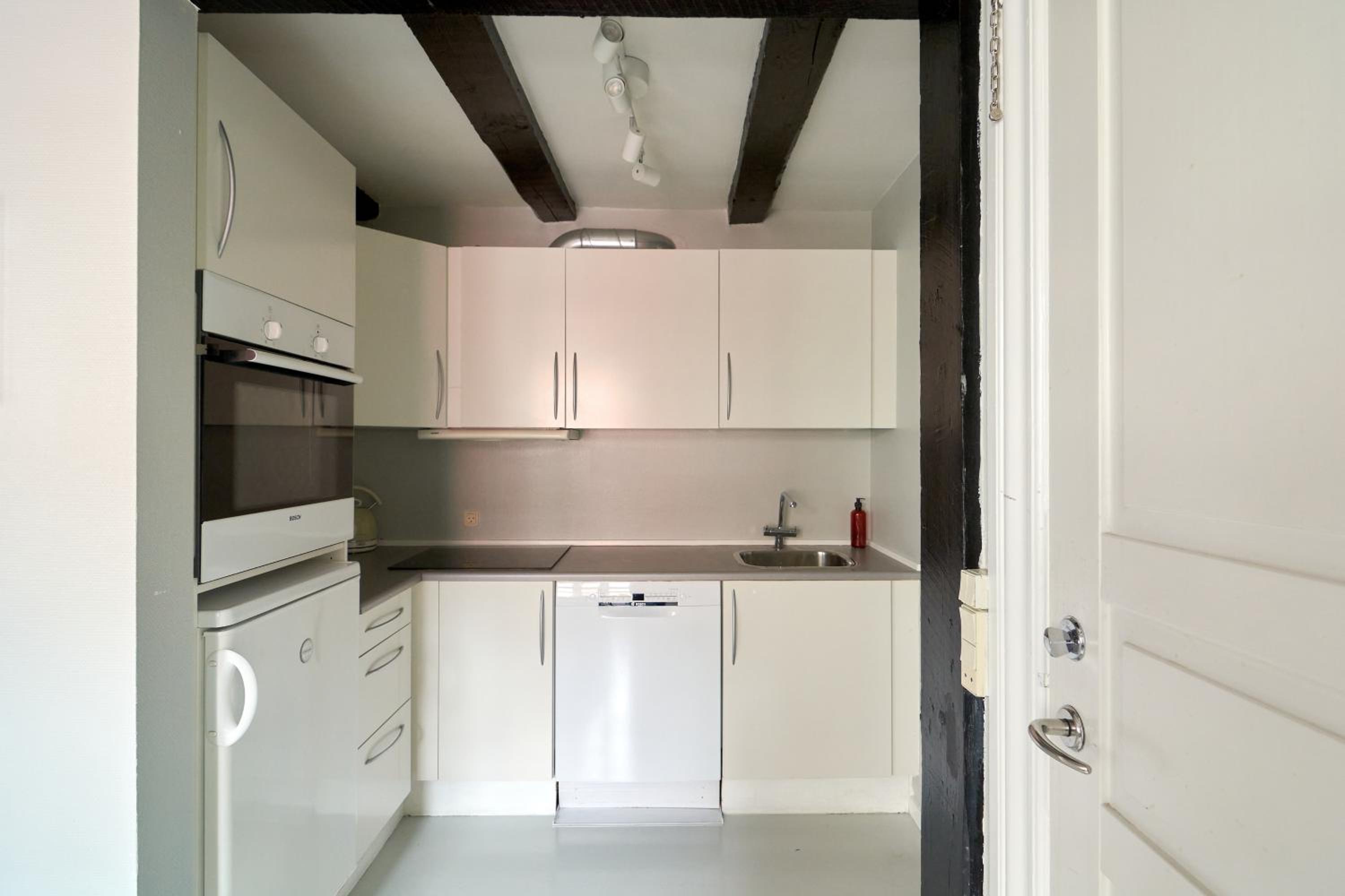 Unique 2 Bedroom Duplex w Exposed Beams in CPH City view 4