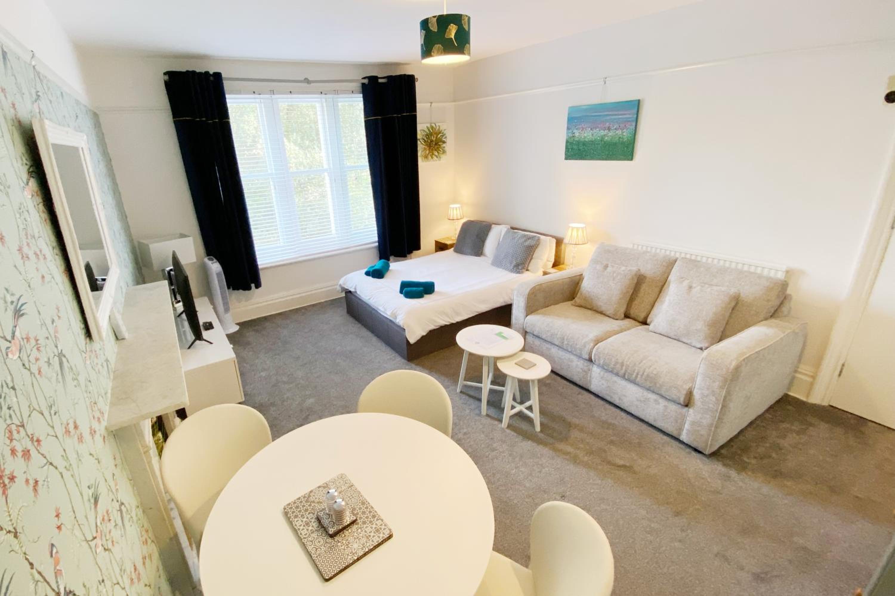 The Chine Stylish Studio Near Beach Free Parking Sleeps Max 4 Pet Friendly fees apply view 2