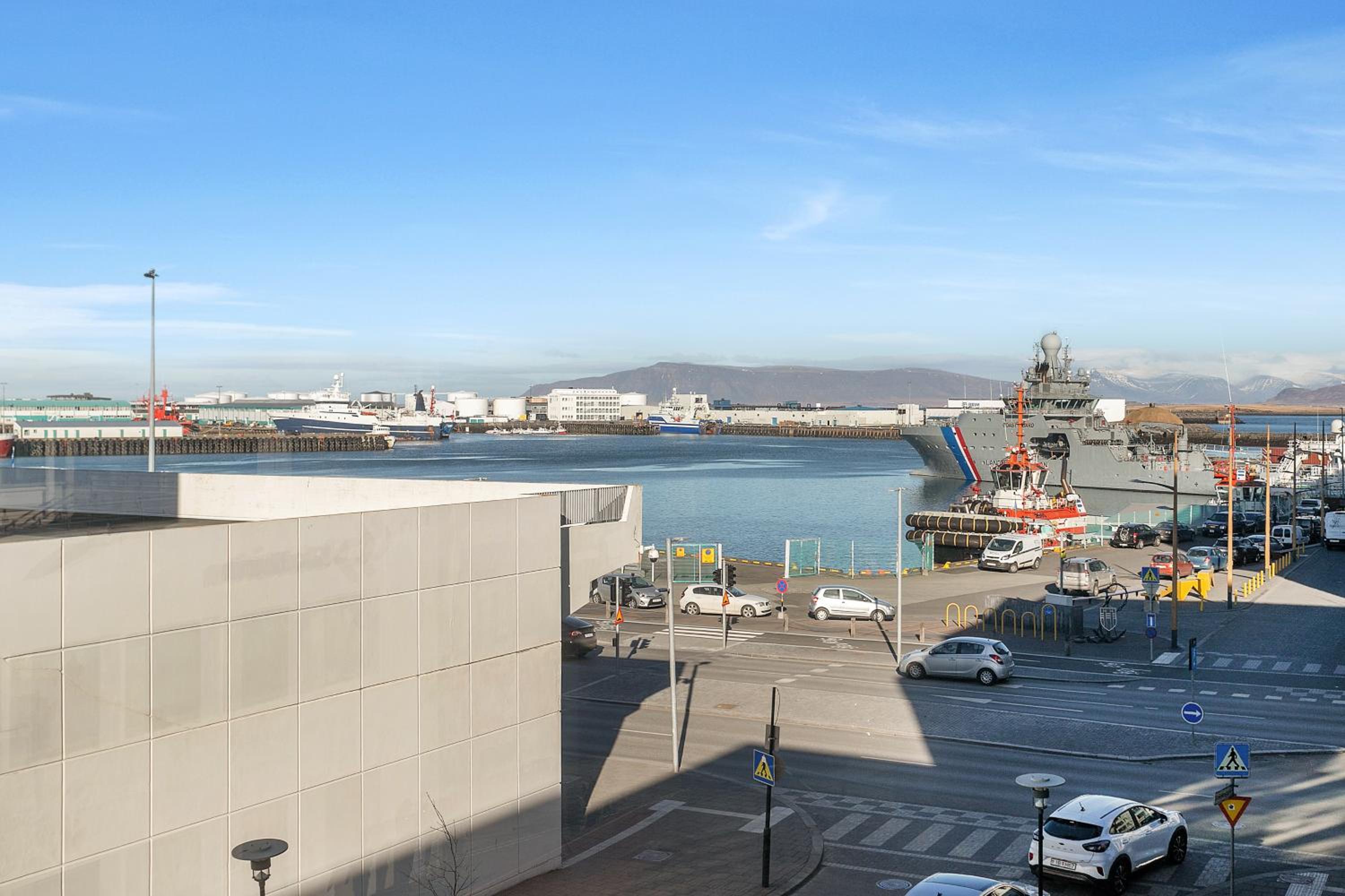 Modern Downtown Apartment - Harbour View view 4