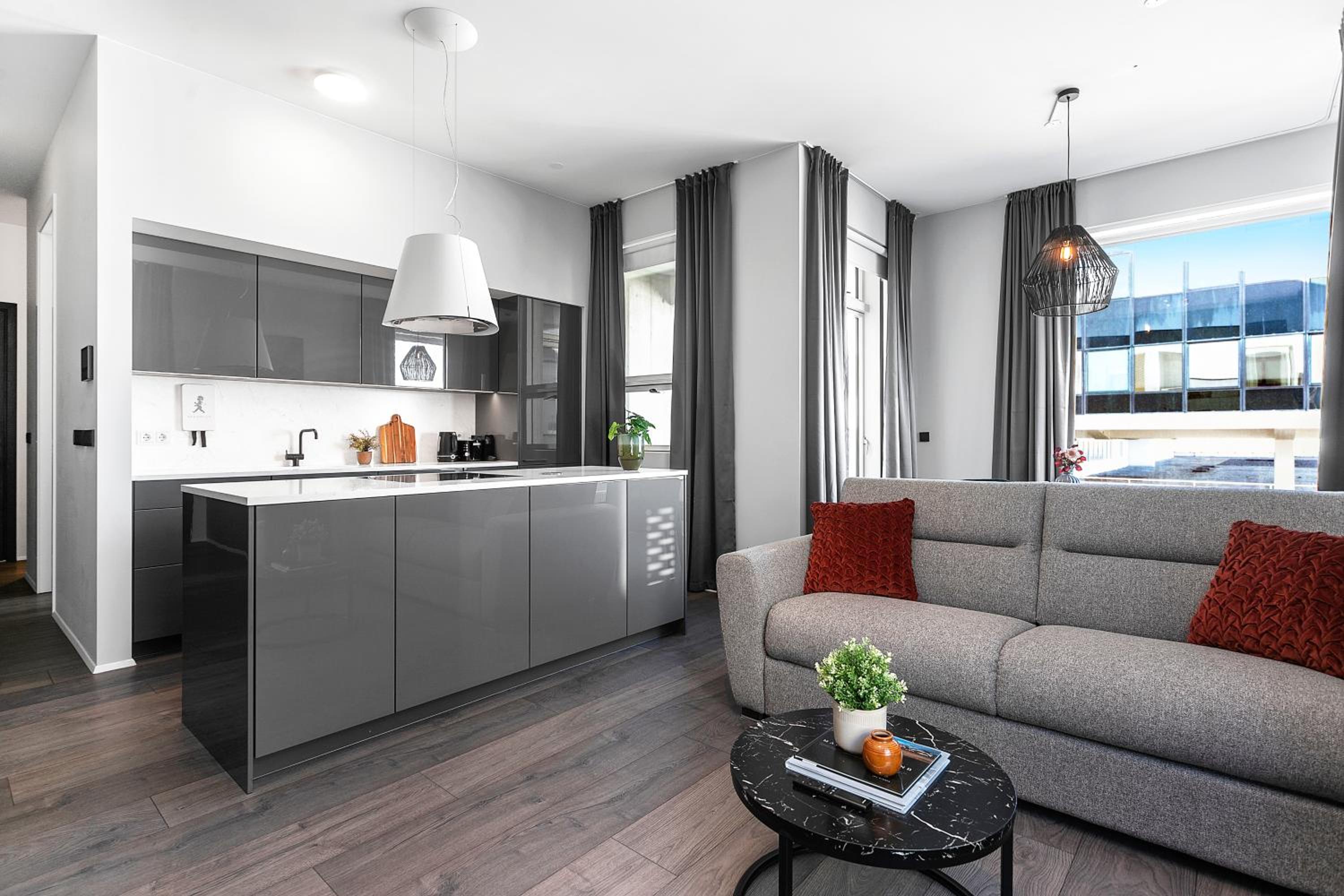 Modern Downtown Apartment - Harbour View view 5