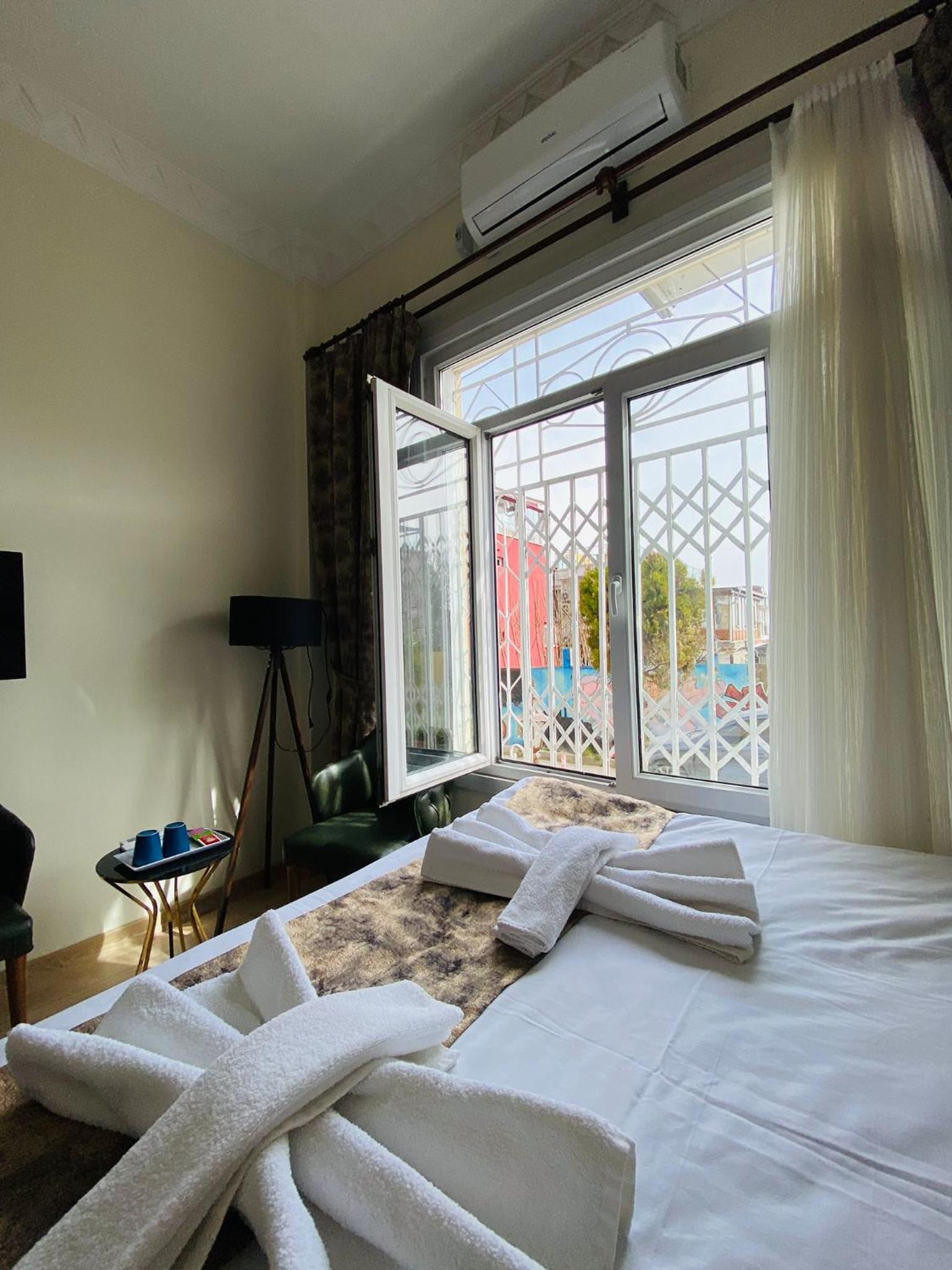 Bonita Apart - Image 124