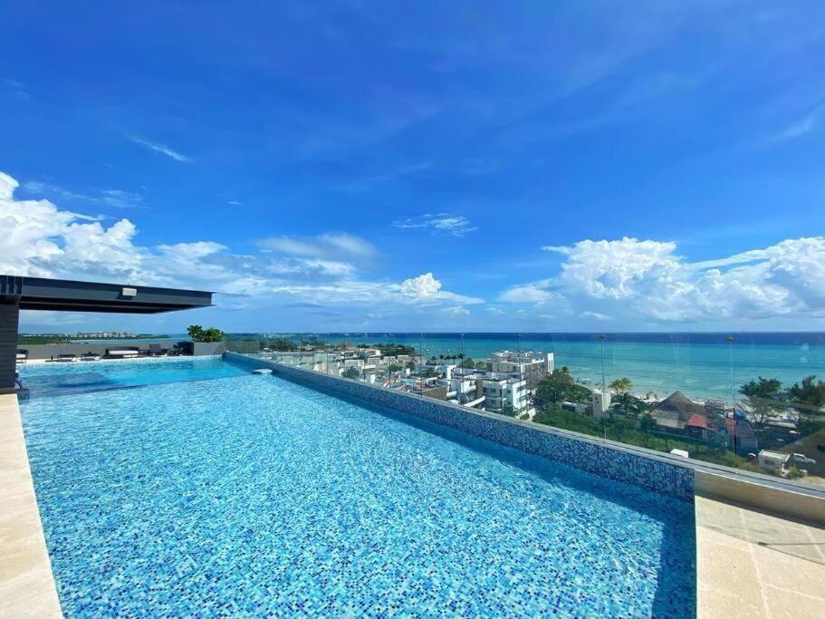 Luxury 1BR Condo Prime Location view 5