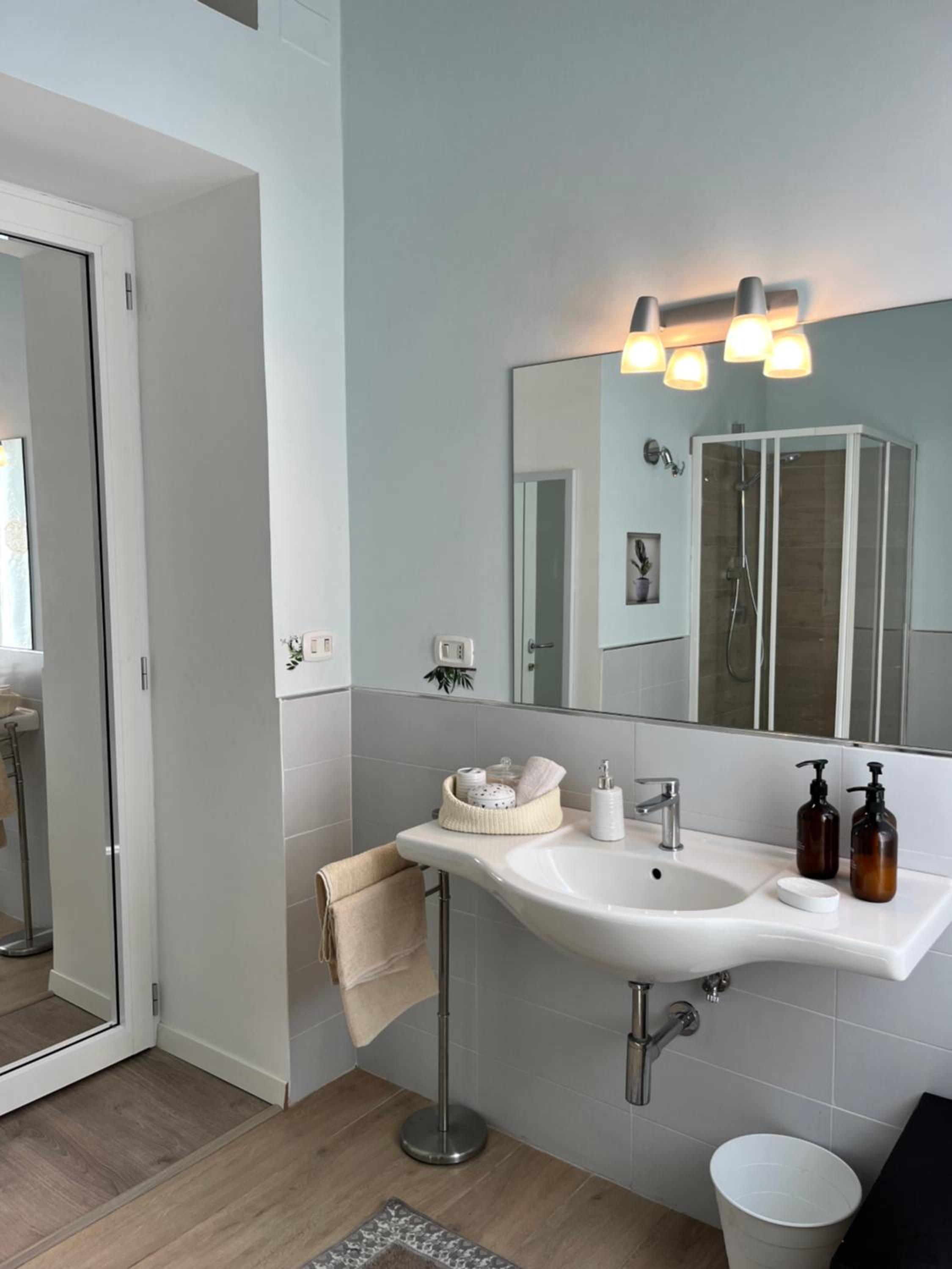 Serapisuite en Pozzuoli — bathroom