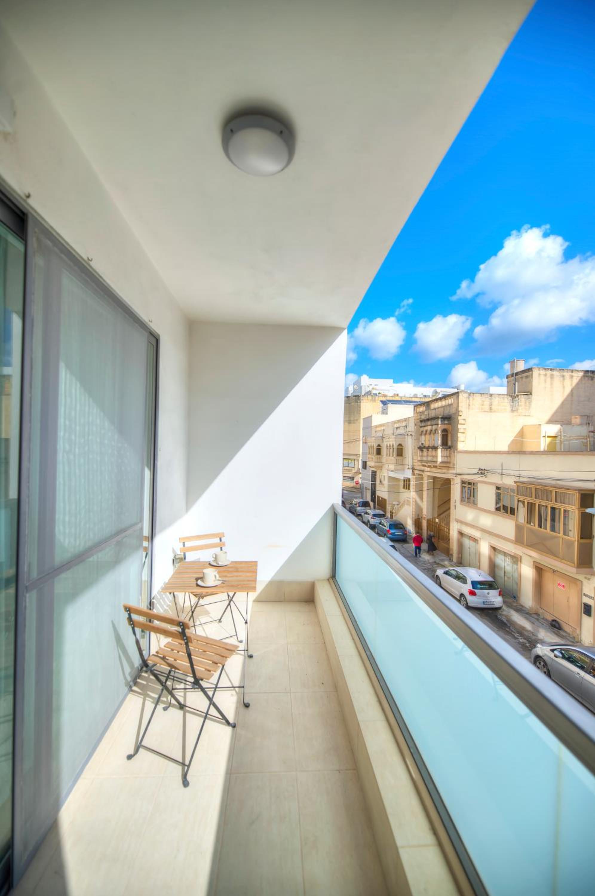 Large and modern 2bedroom with balcony GLUB1-1 view 2