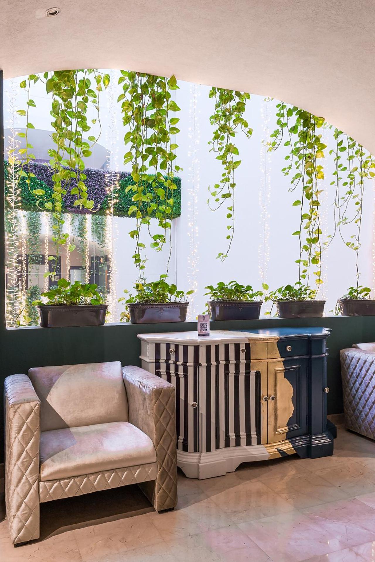 Lobby & Reception