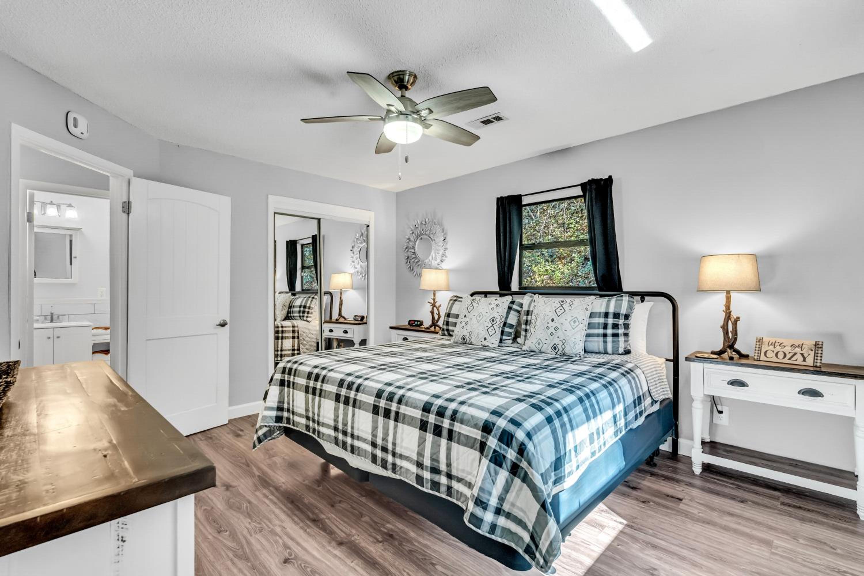 The Cozy Cove, Hot Tub, WIFI, 560 FREE tickets each paid day