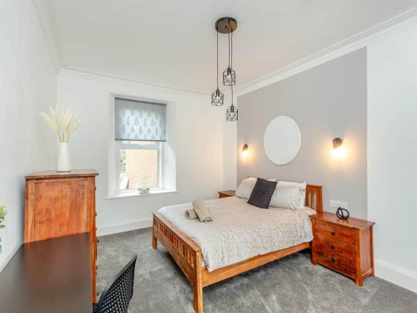 Langley Lodge 7 Double Bedrooms 6 Bathrooms, Smart TVs Ample Parking & Garden view 2
