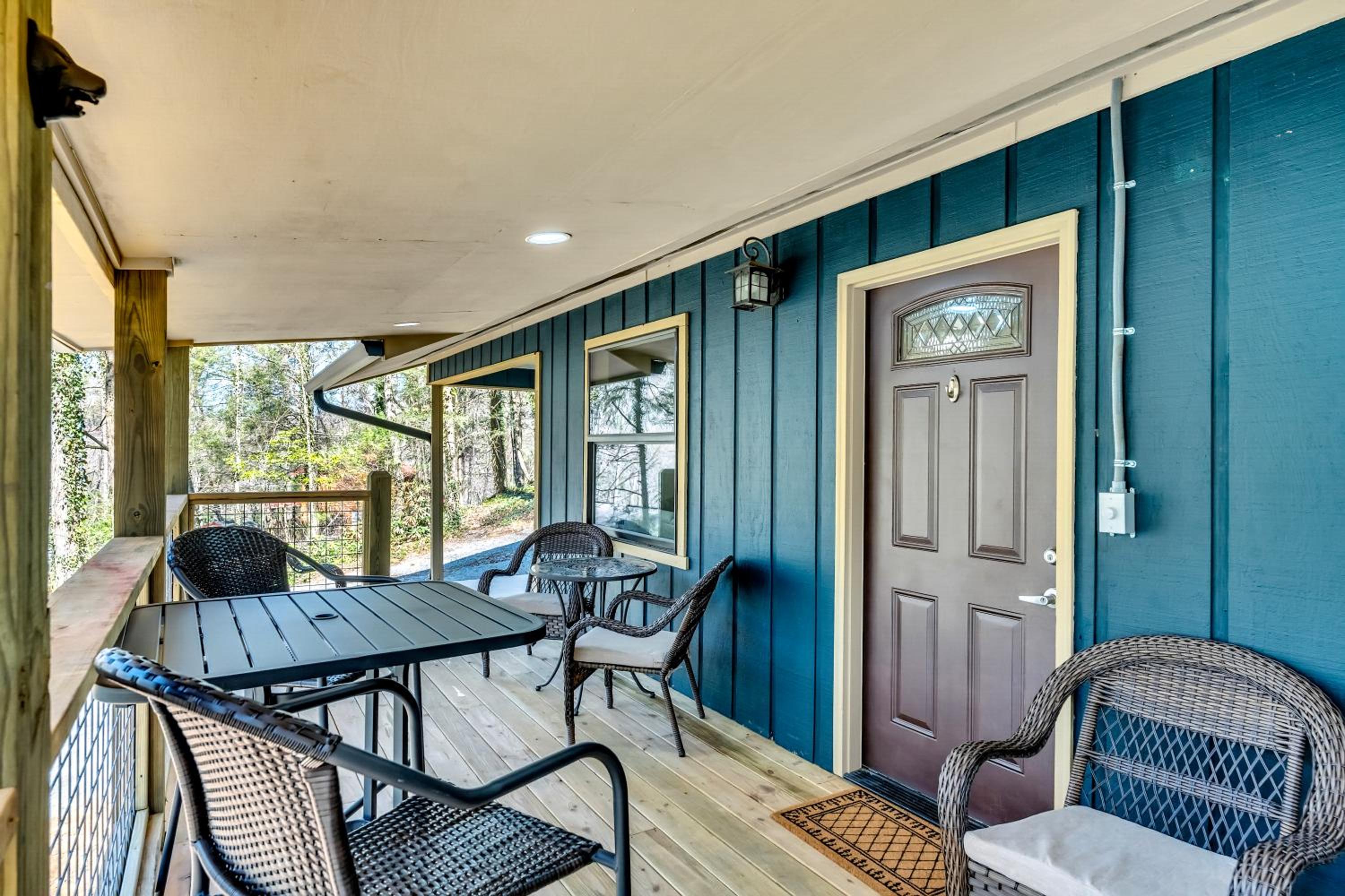 The Cozy Cove, Hot Tub, WIFI, 560 FREE tickets each paid day