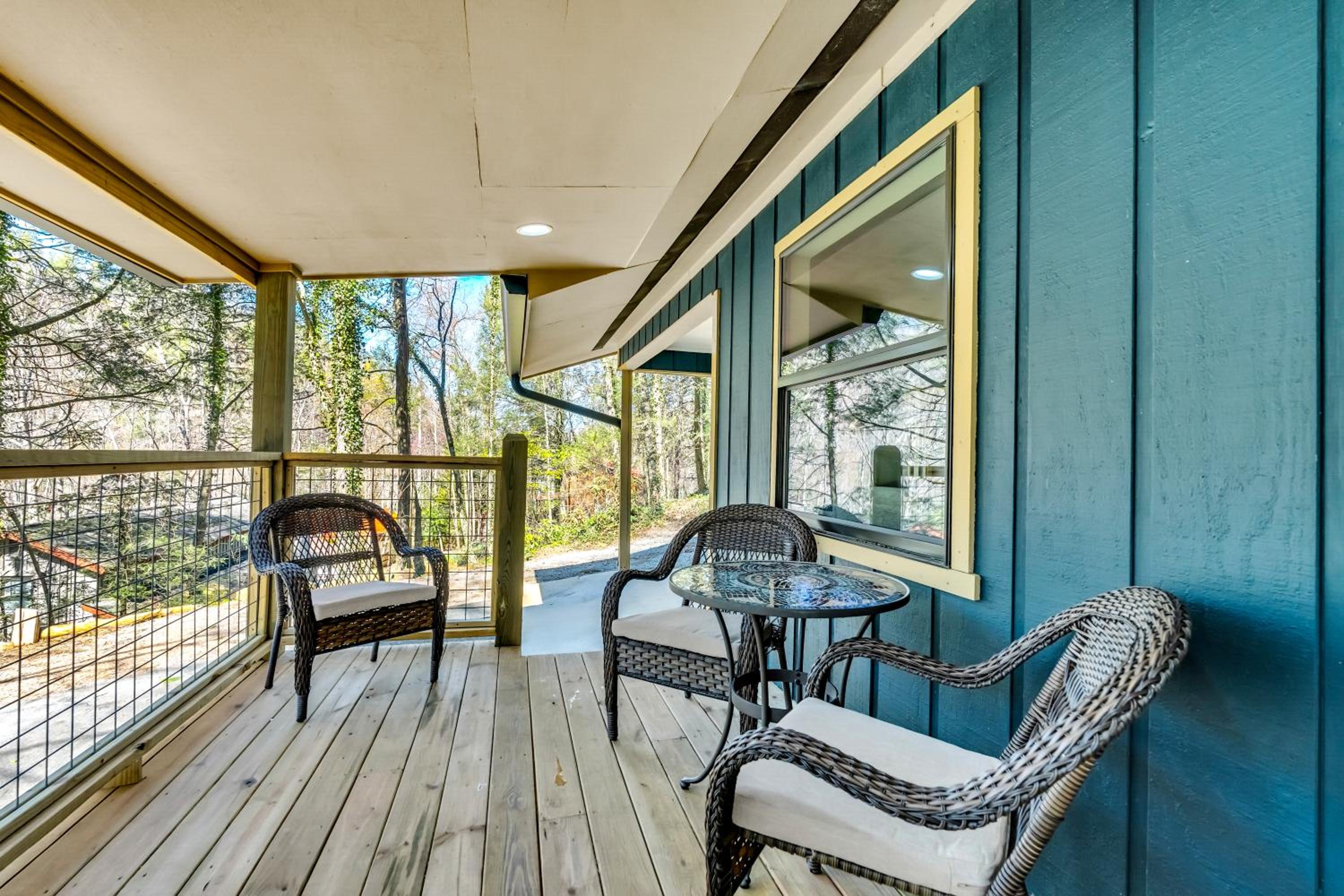 The Cozy Cove, Hot Tub, WIFI, 560 FREE tickets each paid day