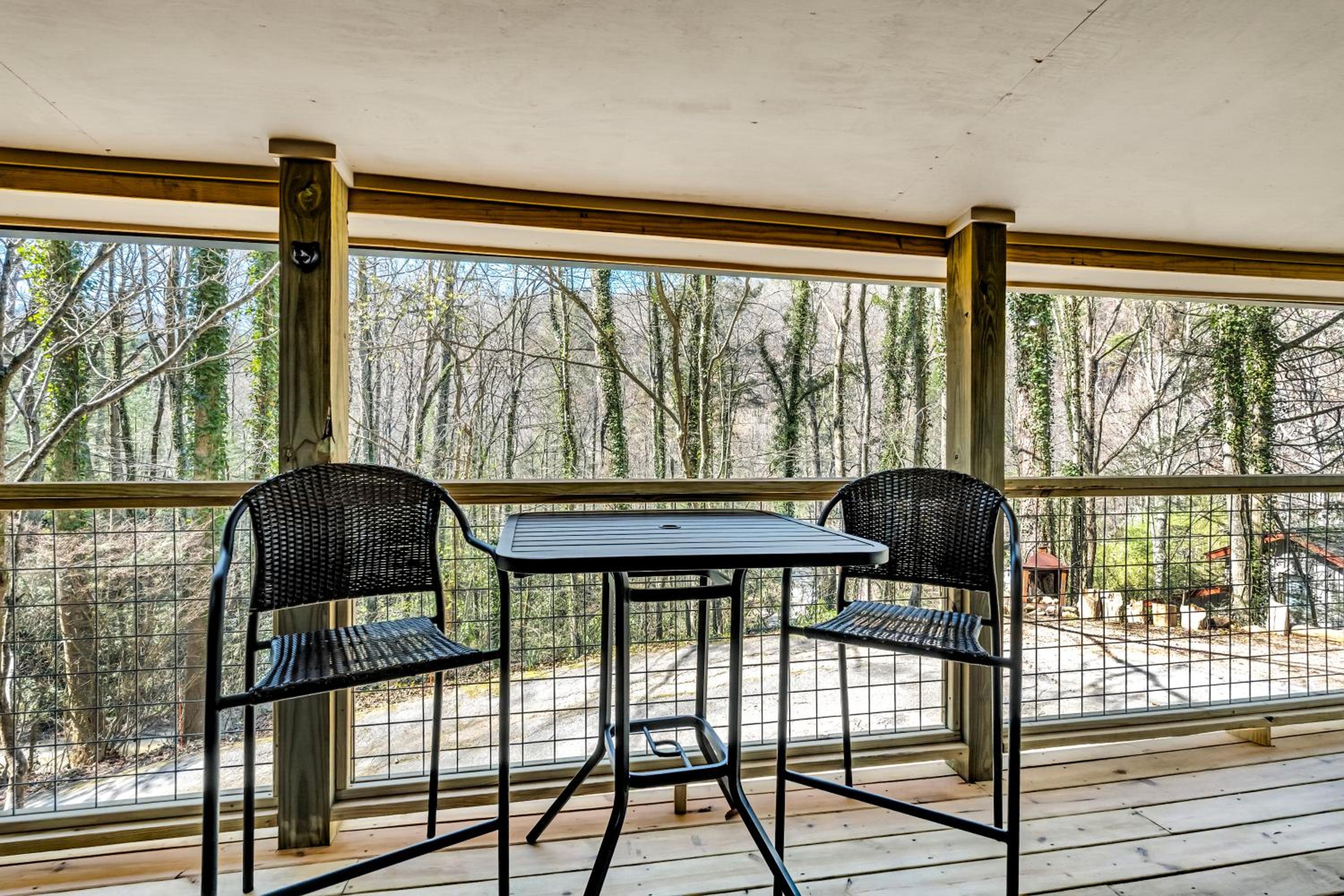 The Cozy Cove, Hot Tub, WIFI, 560 FREE tickets each paid day