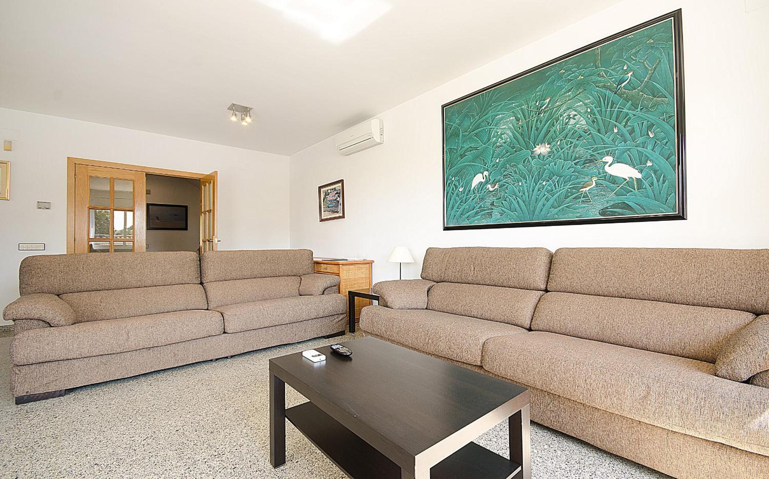 R11 Casa Blanca con gran jardin y piscina view 3