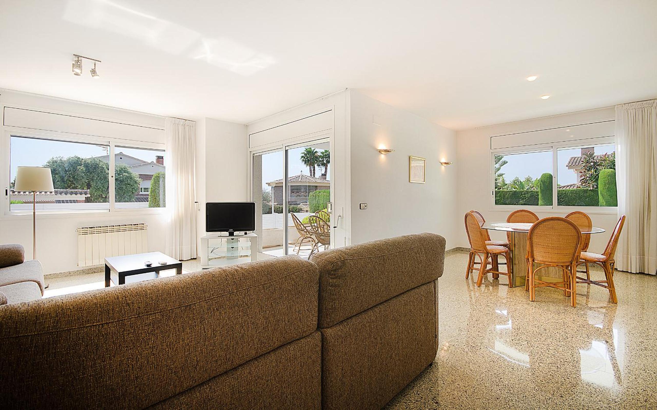 R11 Casa Blanca con gran jardin y piscina view 4