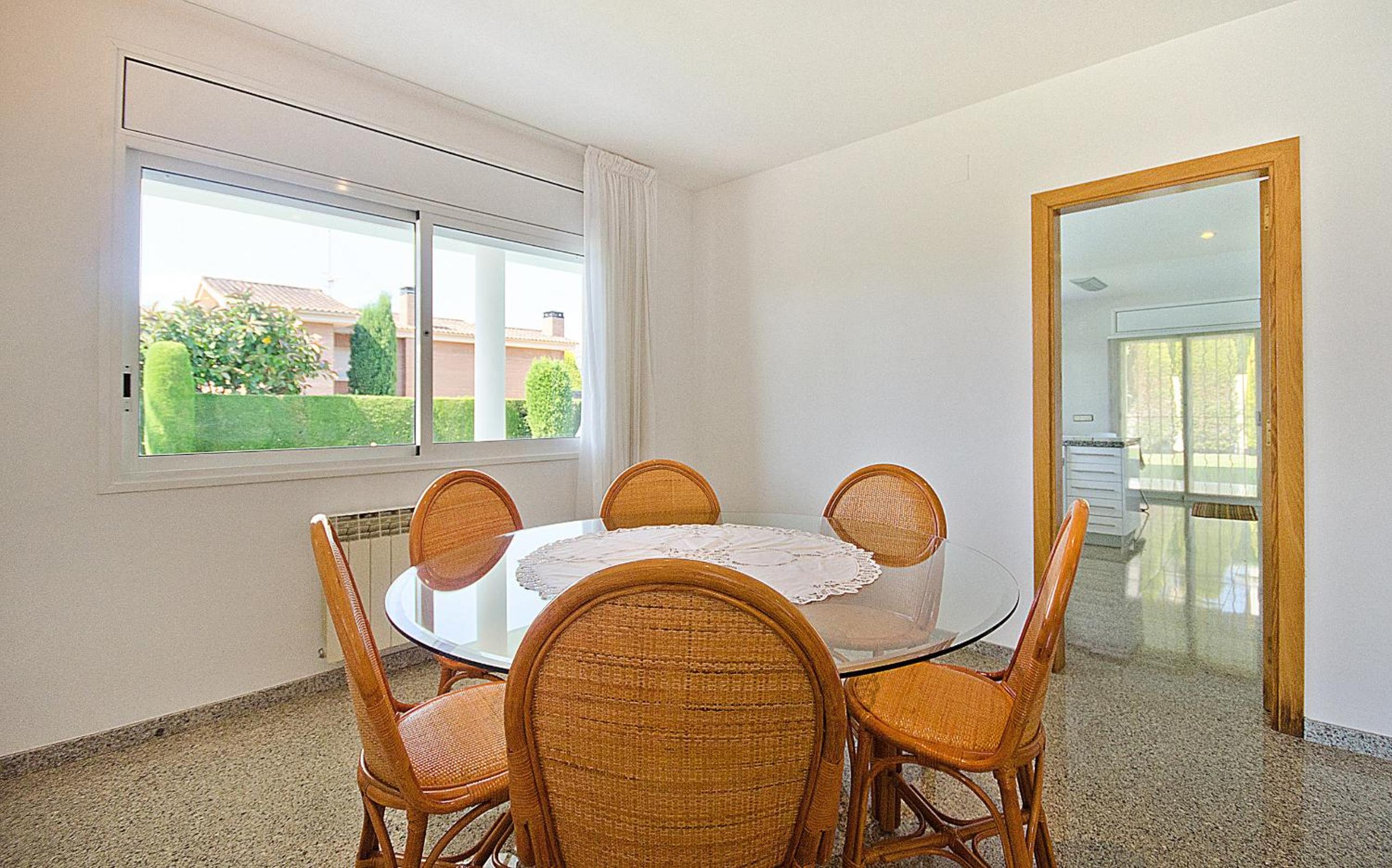 R11 Casa Blanca con gran jardin y piscina view 5