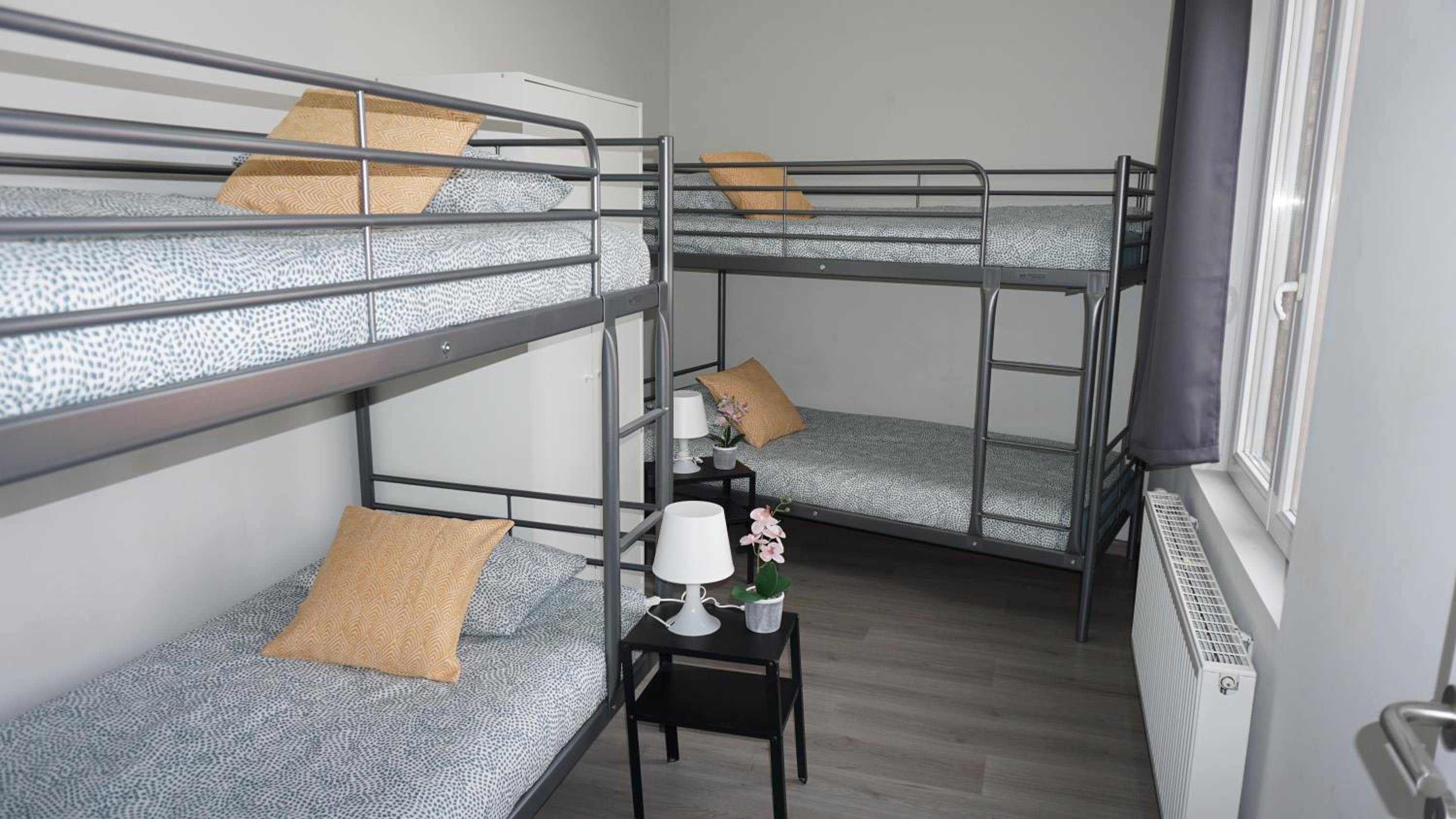 Apartments Plantin 3 sleeping rooms 2 bathrooms.