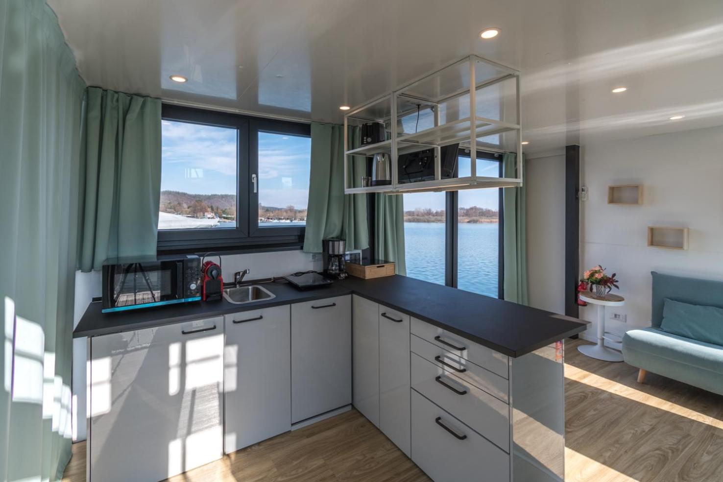 La Dolce Vita House Boat view 3