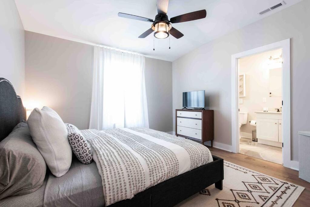 Newly Renovated 3 Bedroom Shelby Park Home **FREE PARKING** view 3