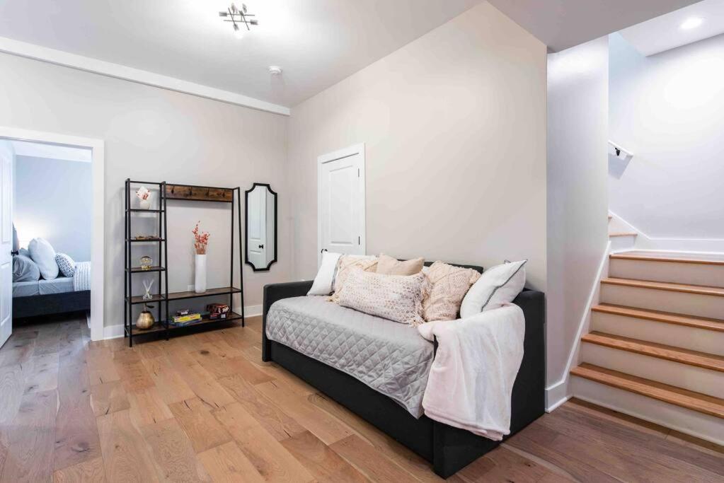 Newly Renovated 3 Bedroom Shelby Park Home **FREE PARKING** view 5