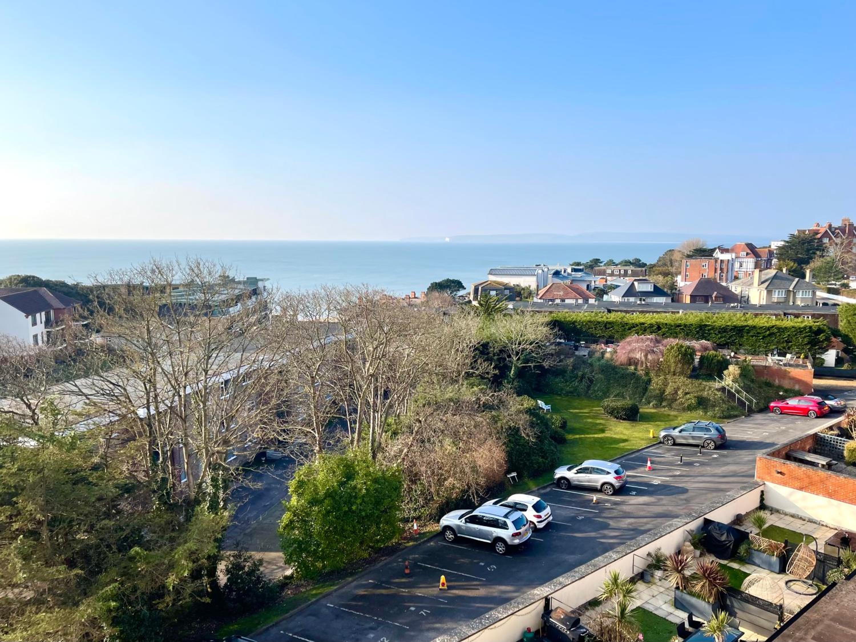 Sea View Family Stay by Beach Gym & Parking view 5