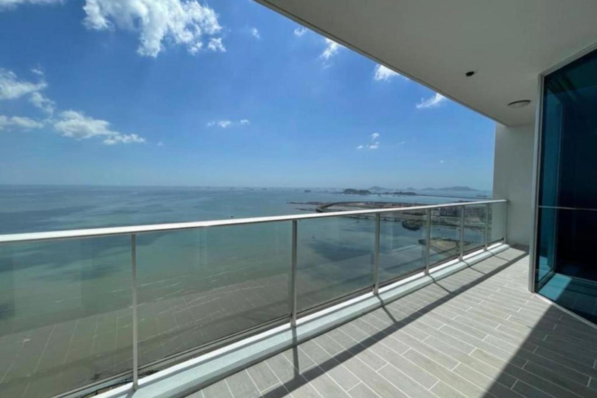 Apartamento Amoblado en Cinta costera Panama largas estadias view 4