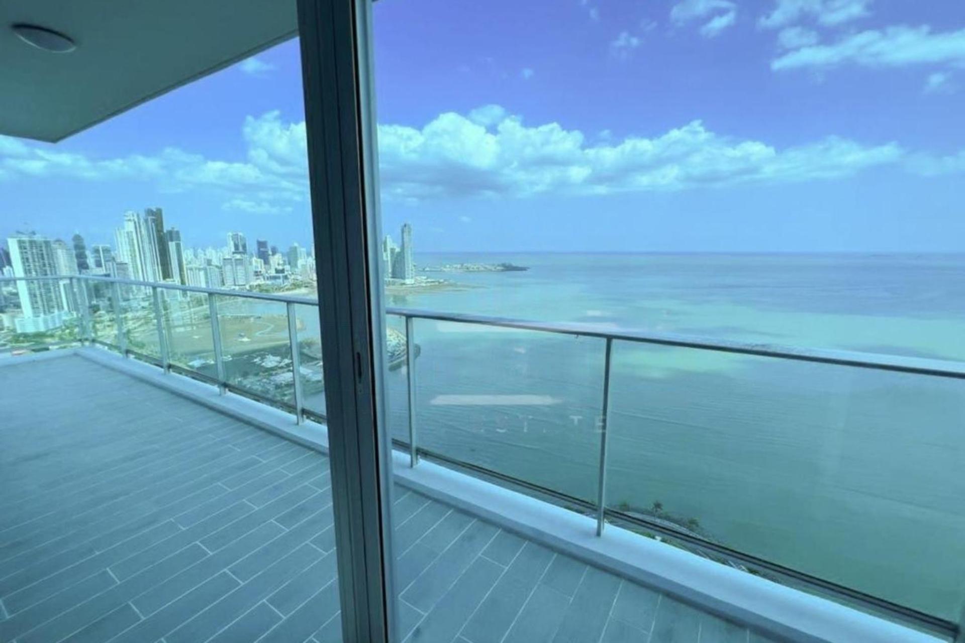 Apartamento Amoblado en Cinta costera Panama largas estadias view 5