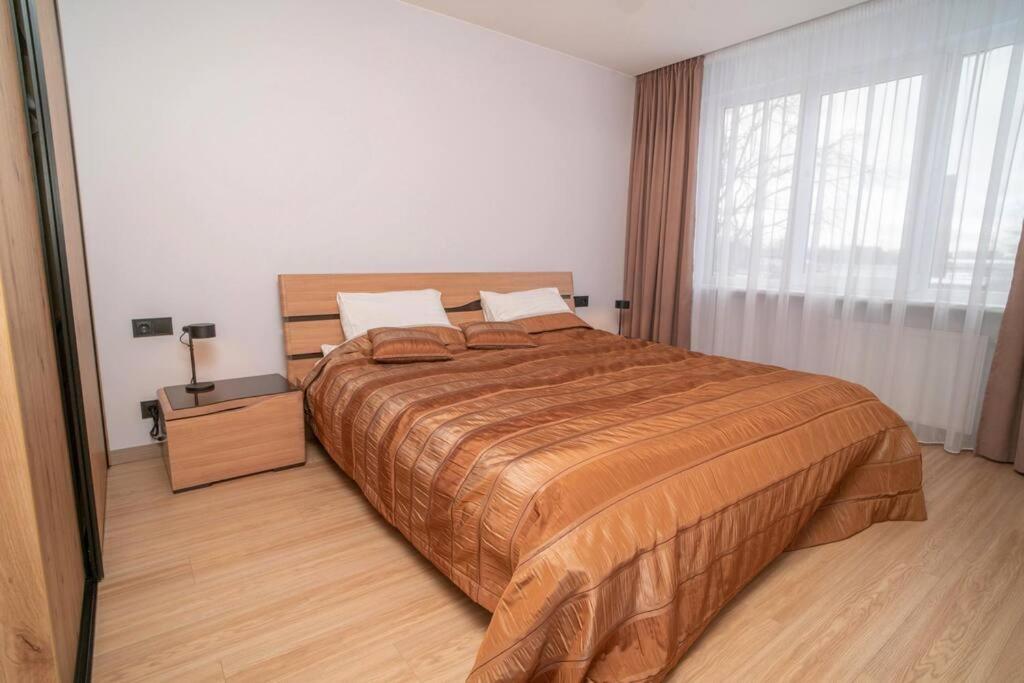 City 1 BD Apartment by Hostlovers view 3
