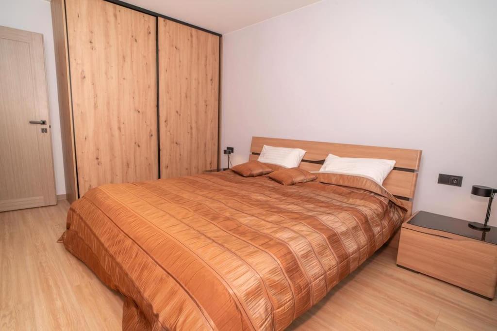 City 1 BD Apartment by Hostlovers view 5