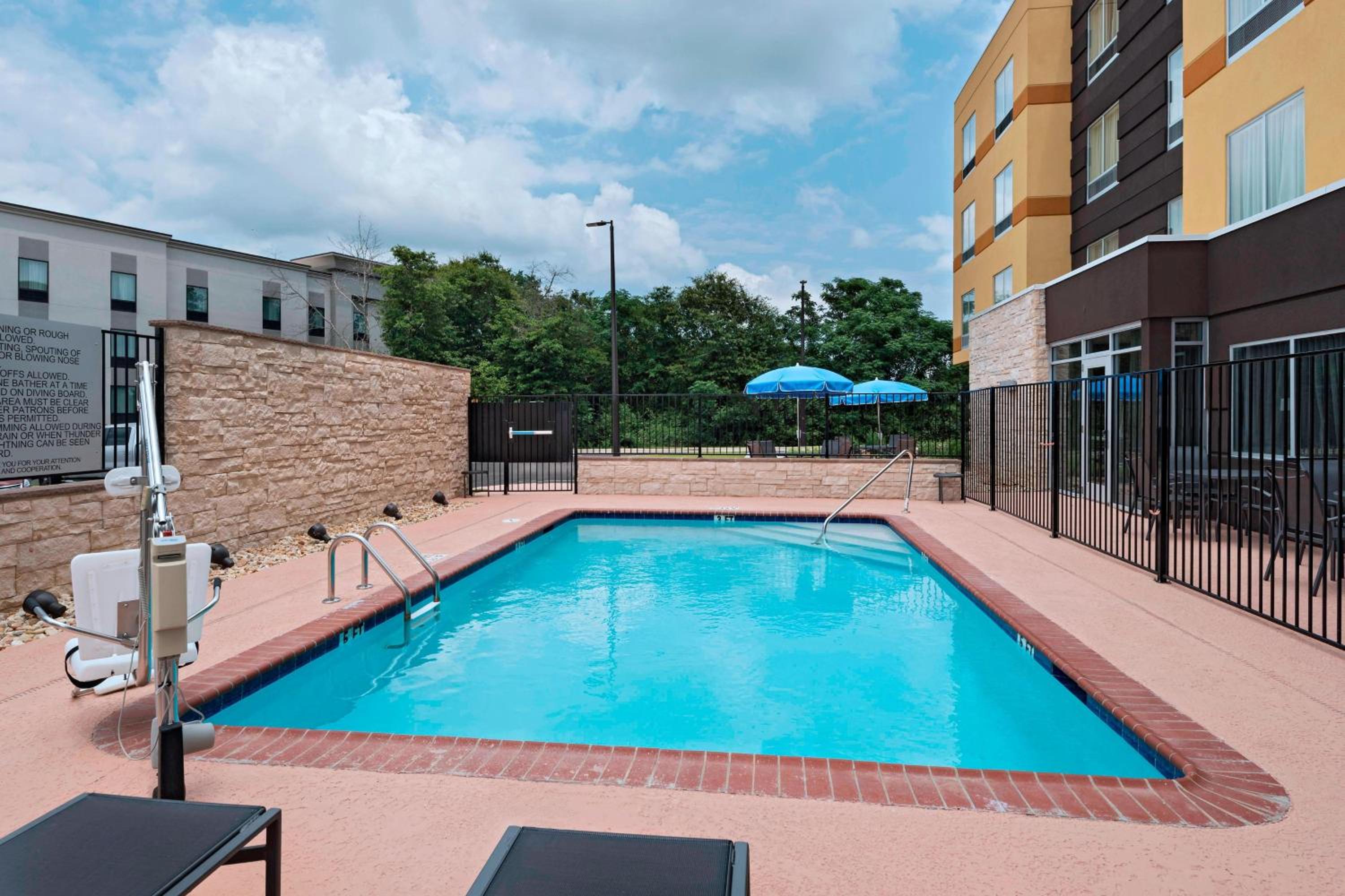 Dublin Vacations - Fairfield Inn  Suites by Marriott Dublin - Property Image 7