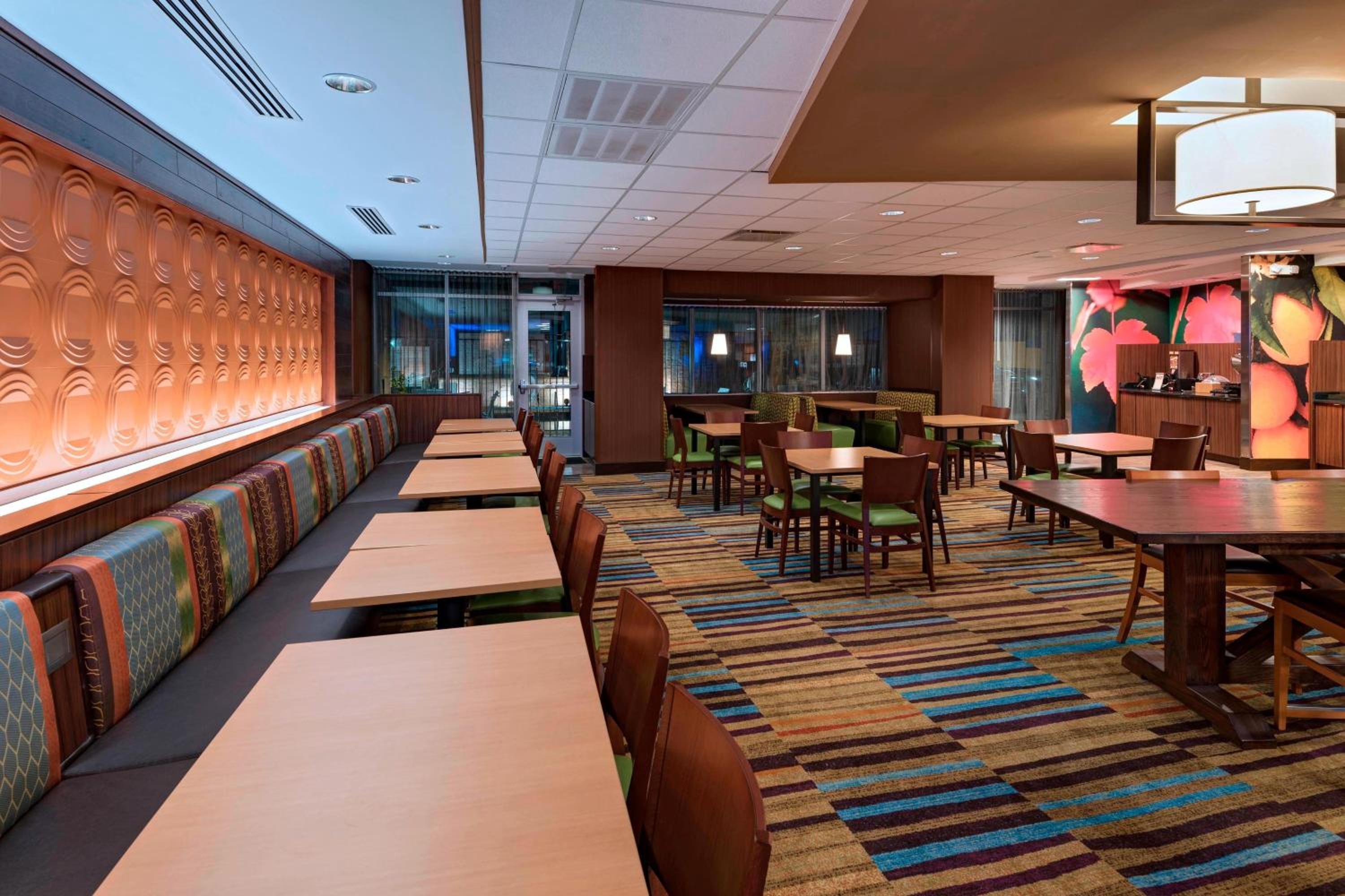 Dublin Vacations - Fairfield Inn  Suites by Marriott Dublin - Property Image 9