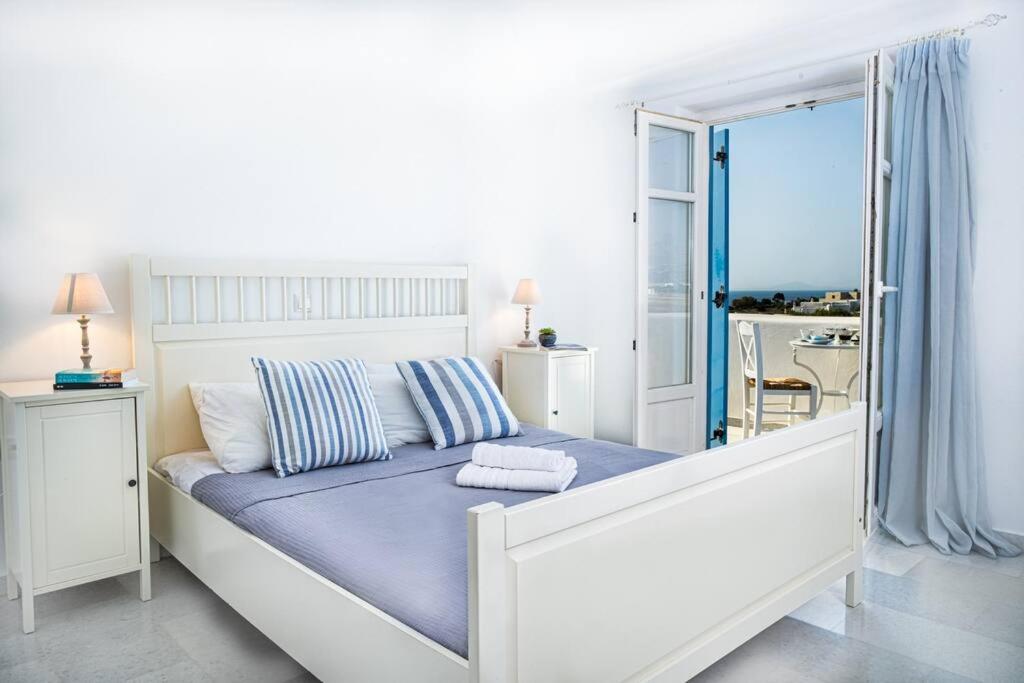 Pergola Paros Cycladic House by the Sea+Pool photo 3